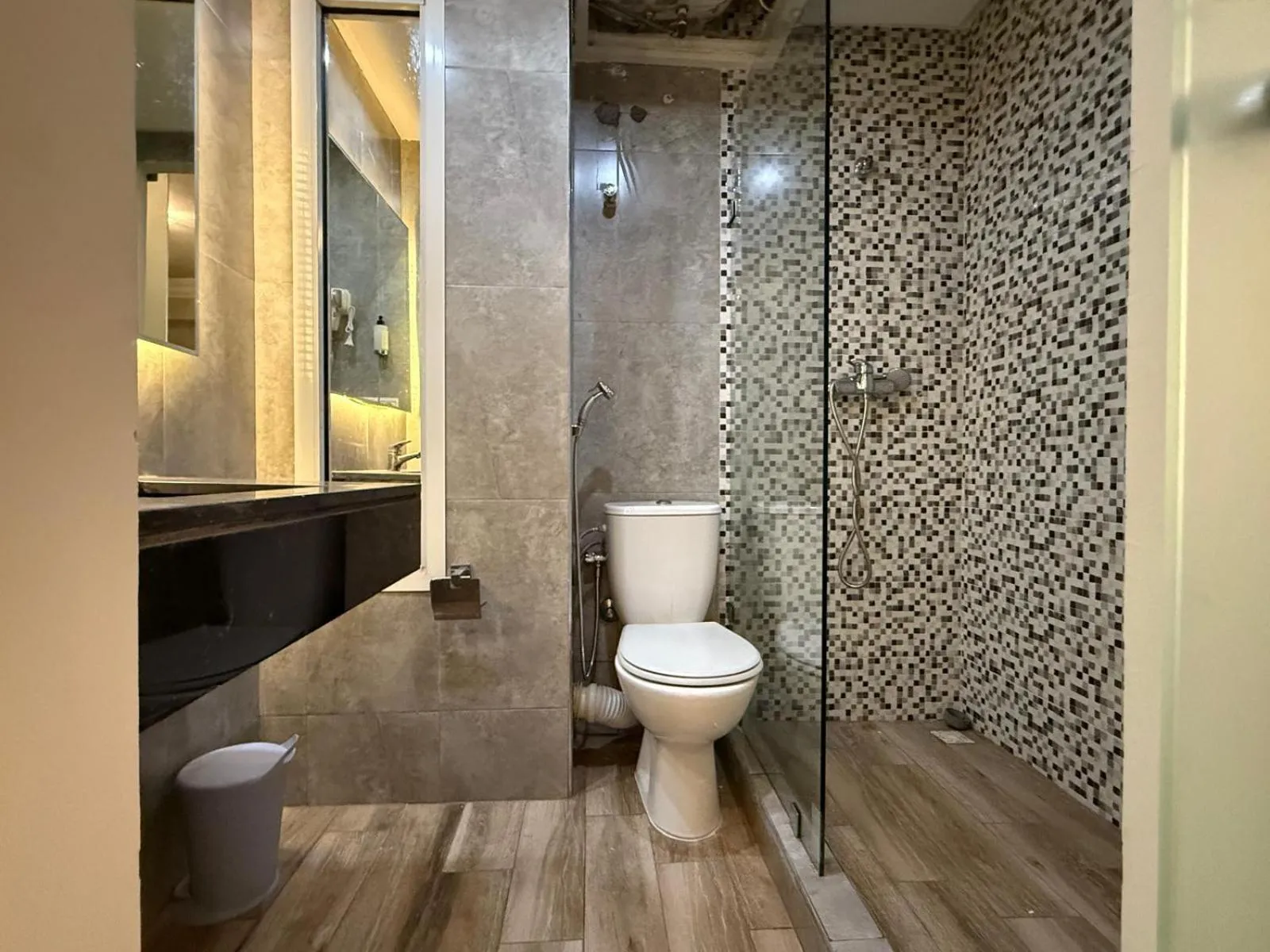 Shower in Hamilton Suites & Appart