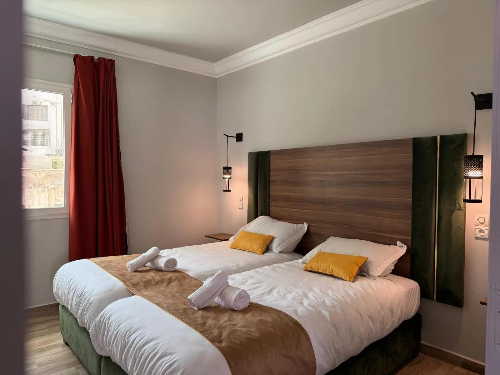 Bed in Hamilton Suites & Appart
