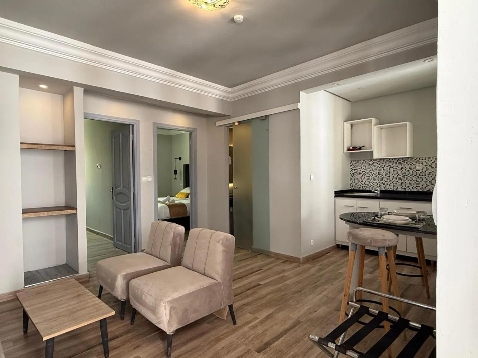 Seating area in Hamilton Suites & Appart