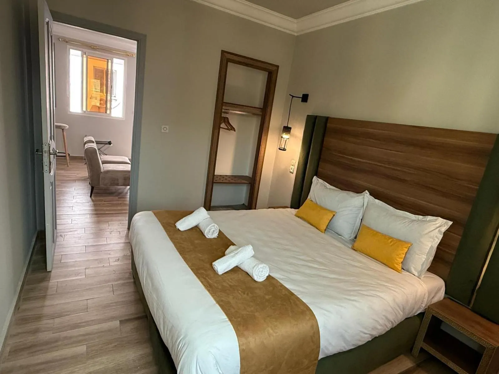 Bed in Hamilton Suites & Appart