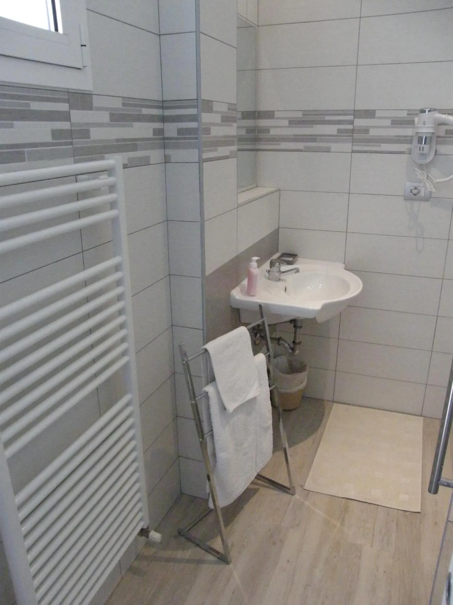 Bathroom in Hotel Stefan Room & Breakfast