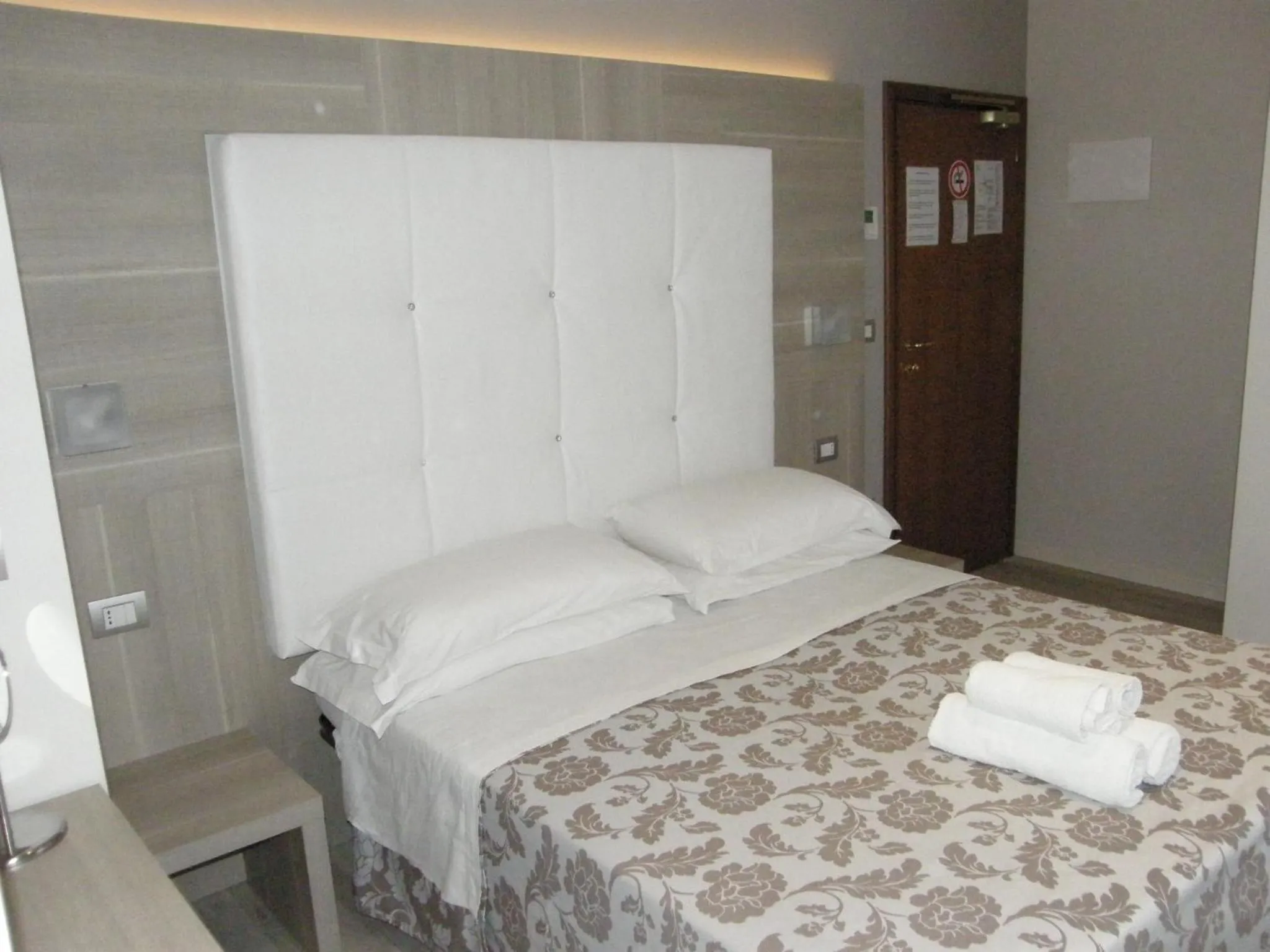 Photo of the whole room, Bed in Hotel Stefan Room & Breakfast