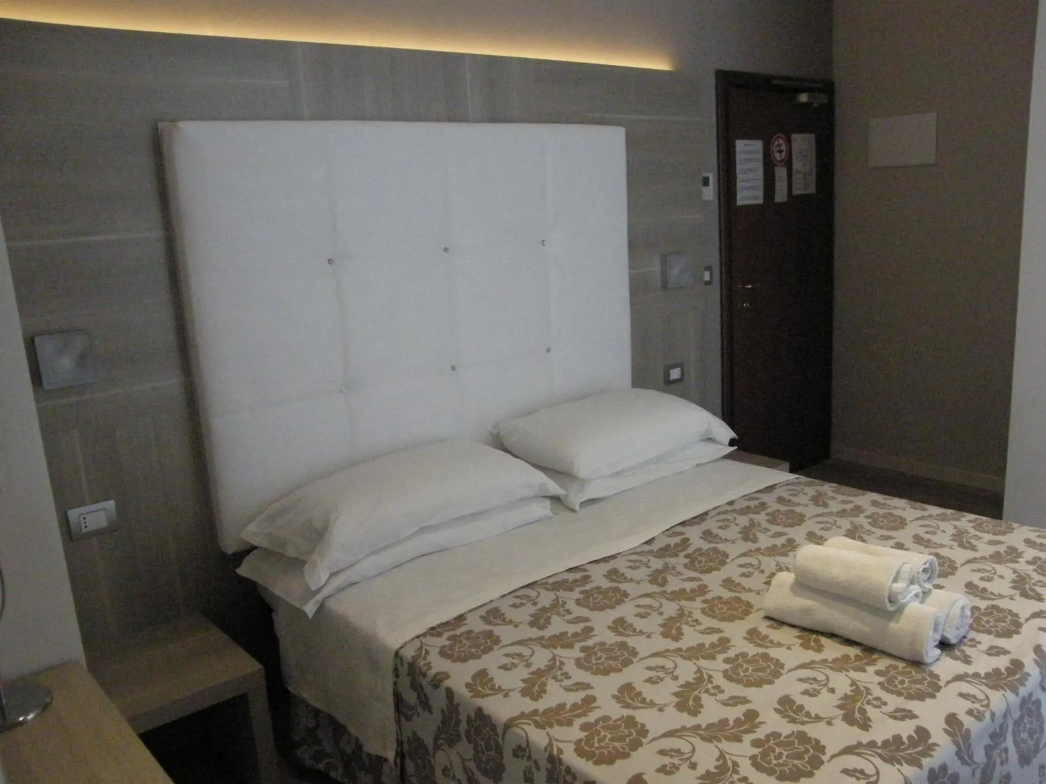 Photo of the whole room, Bed in Hotel Stefan Room & Breakfast