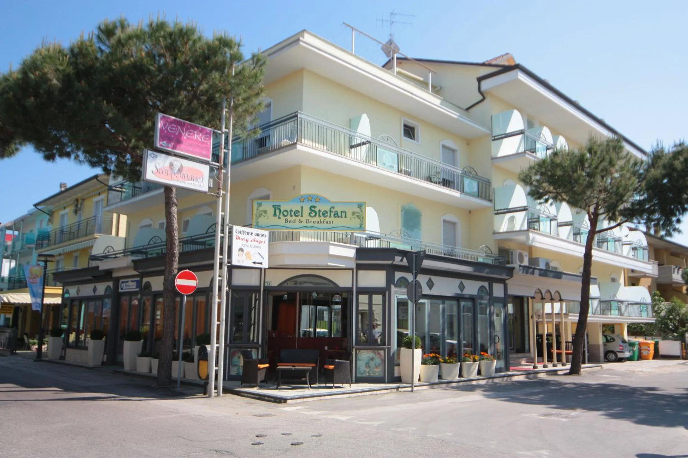 Property building in Hotel Stefan Room & Breakfast