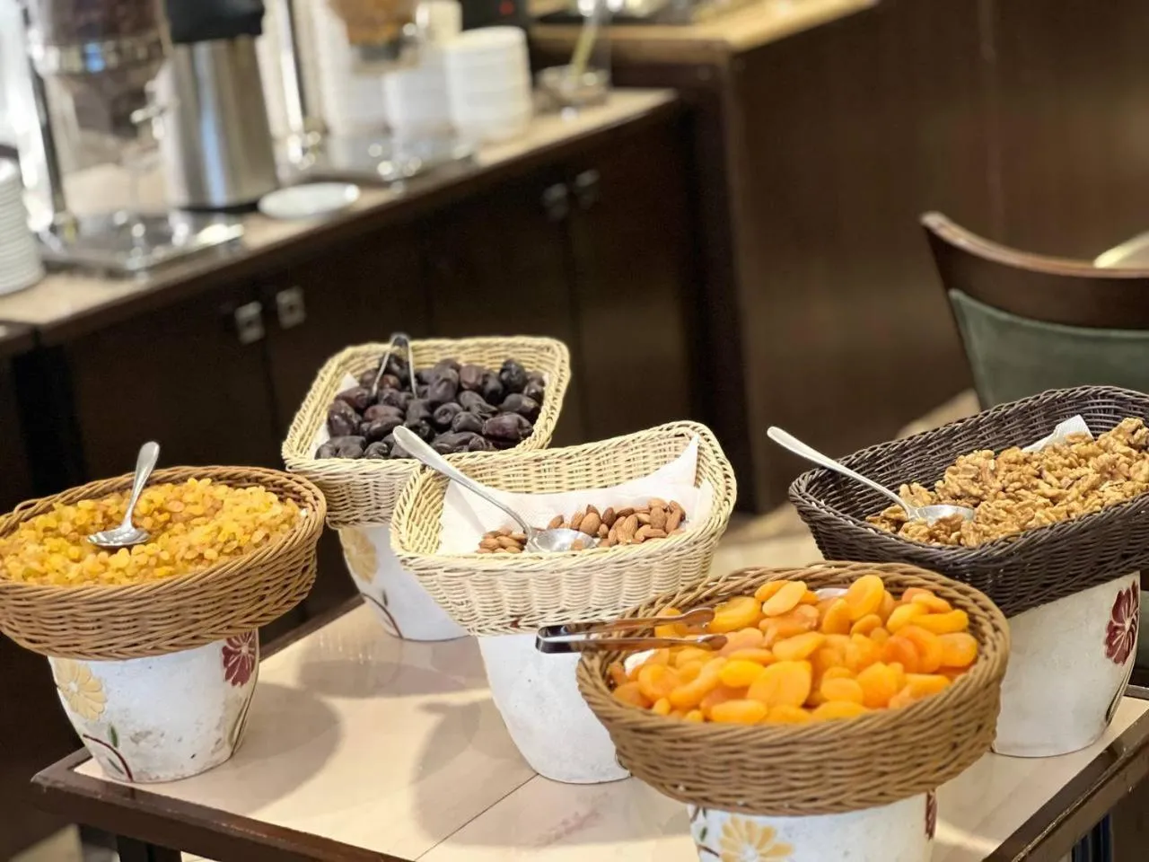 Restaurant/places to eat in Jouhayna Hotel&Suite