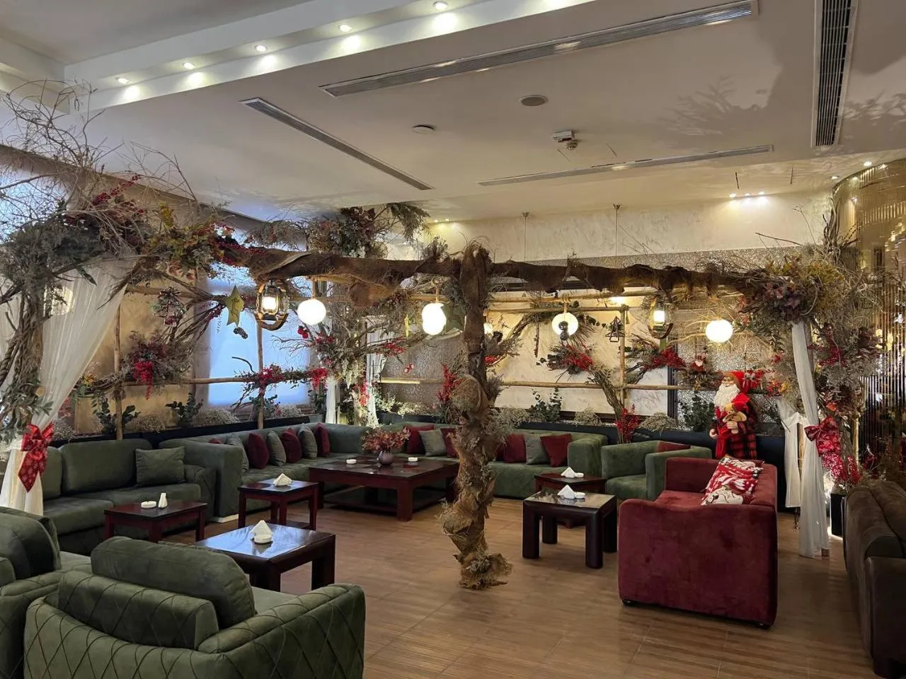 Restaurant/places to eat in Jouhayna Hotel&Suite