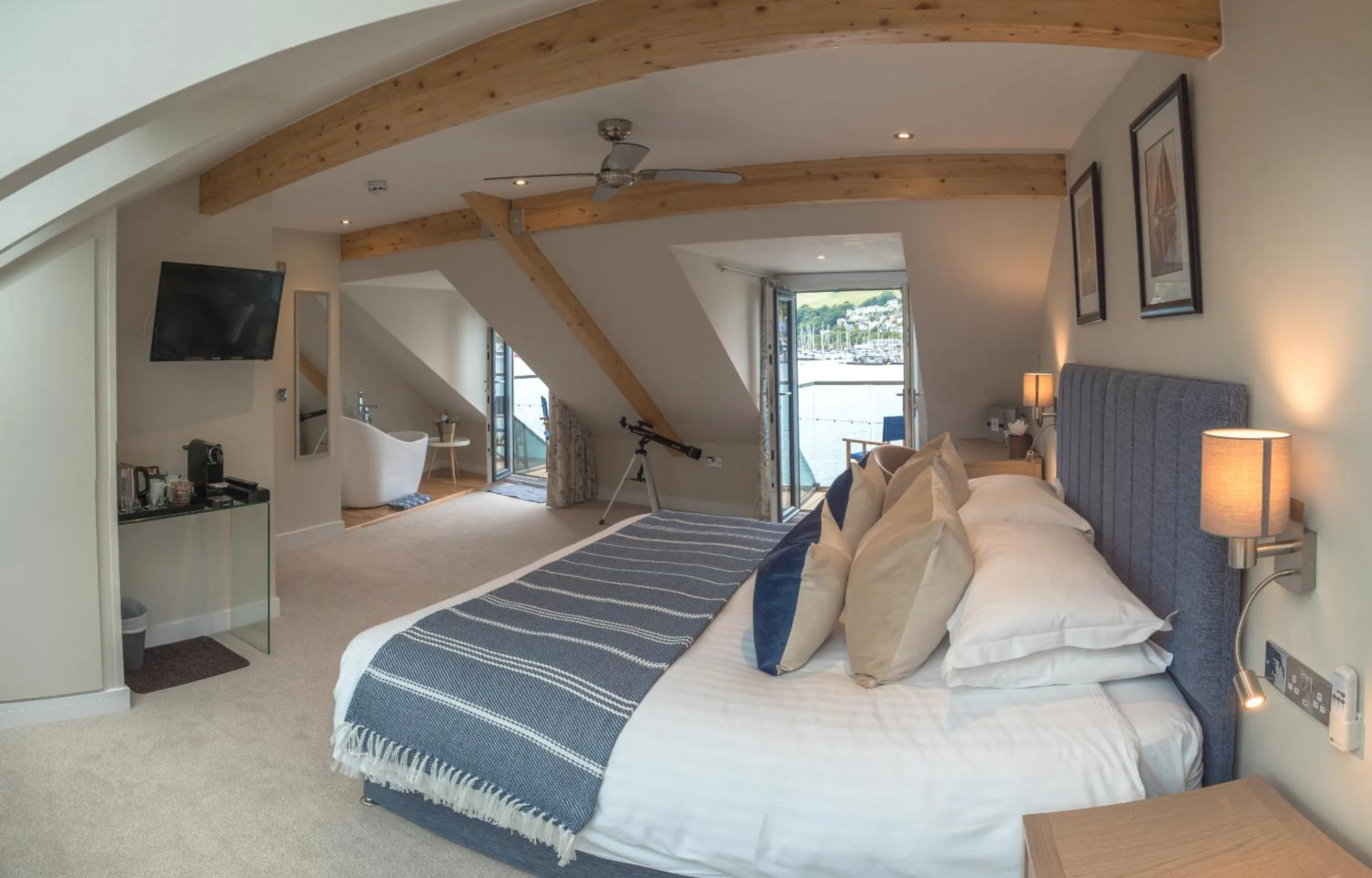 Bedroom, Bed in Waterfront House