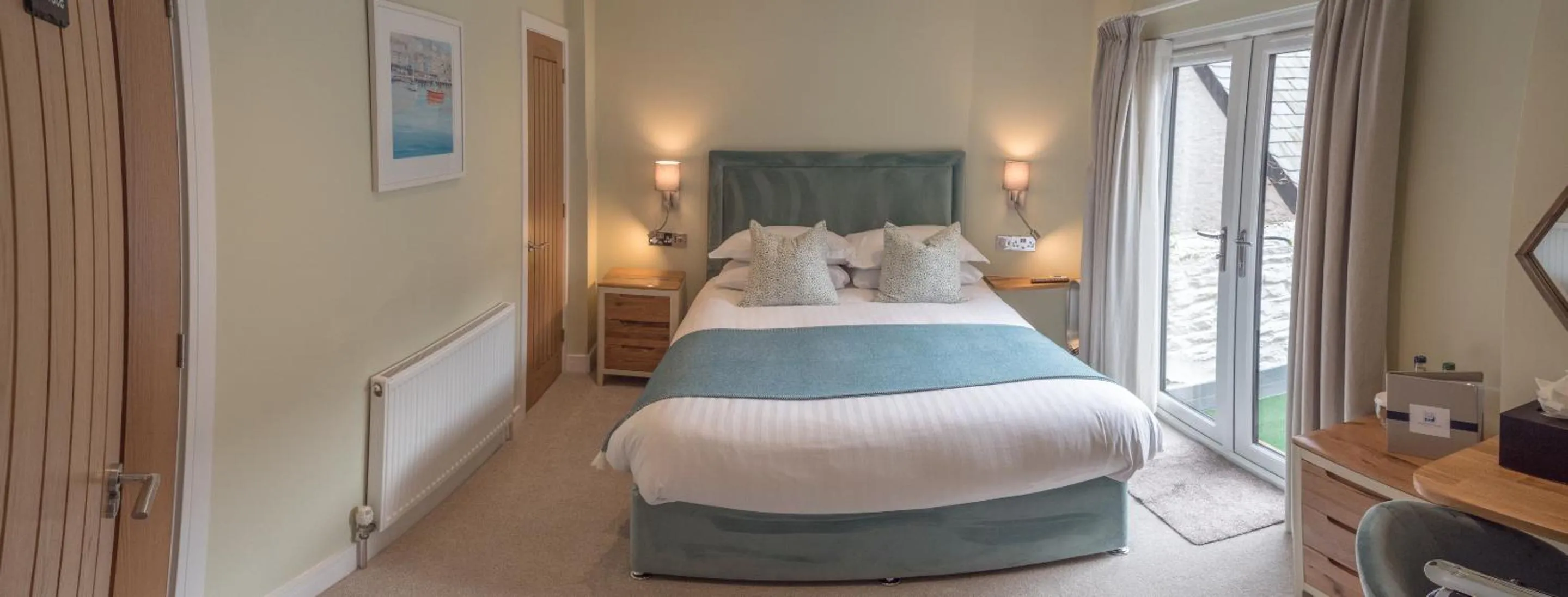 Bedroom, Bed in Waterfront House