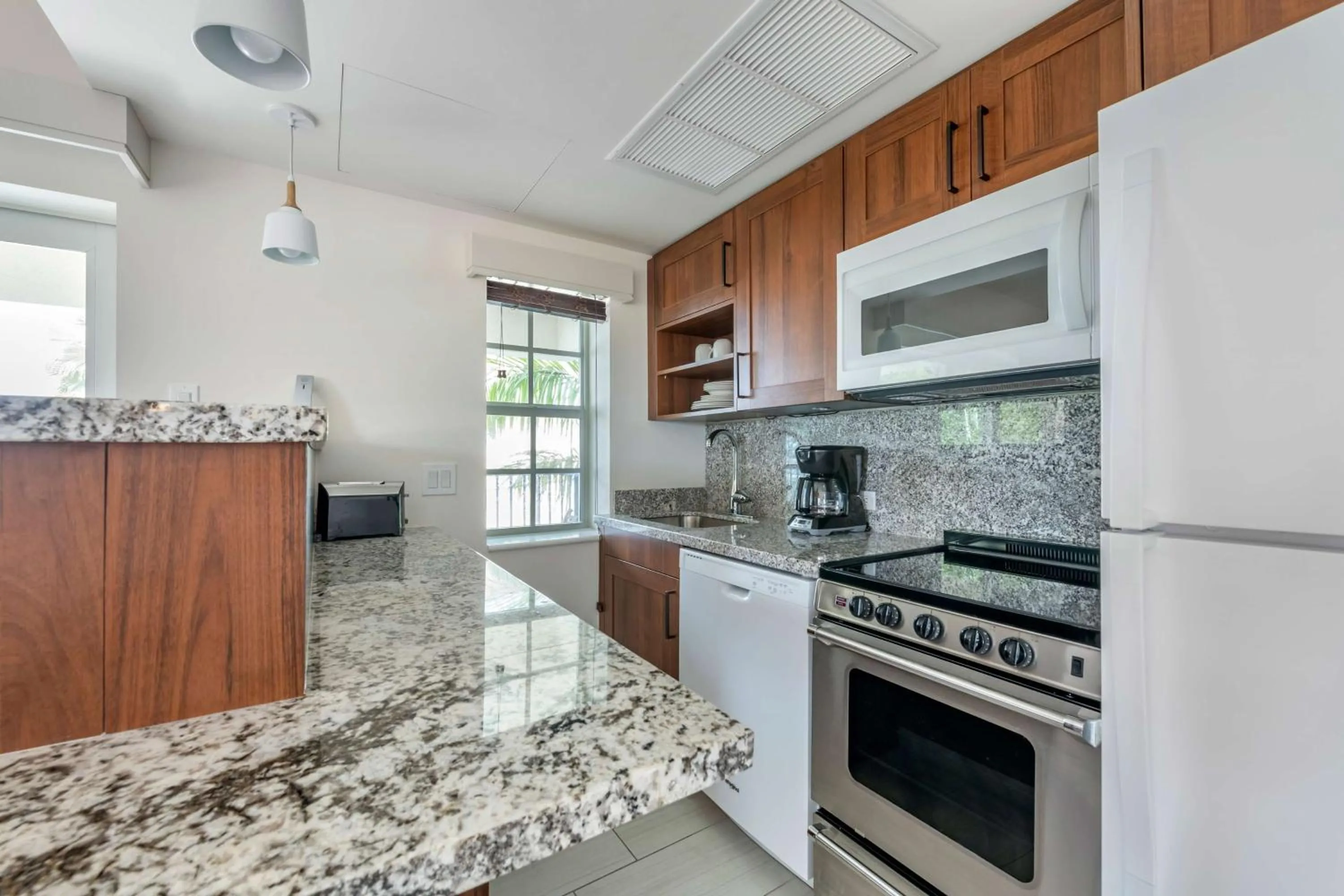 Kitchen or kitchenette in Hilton Vacation Club Flamingo Beach Sint Maarten