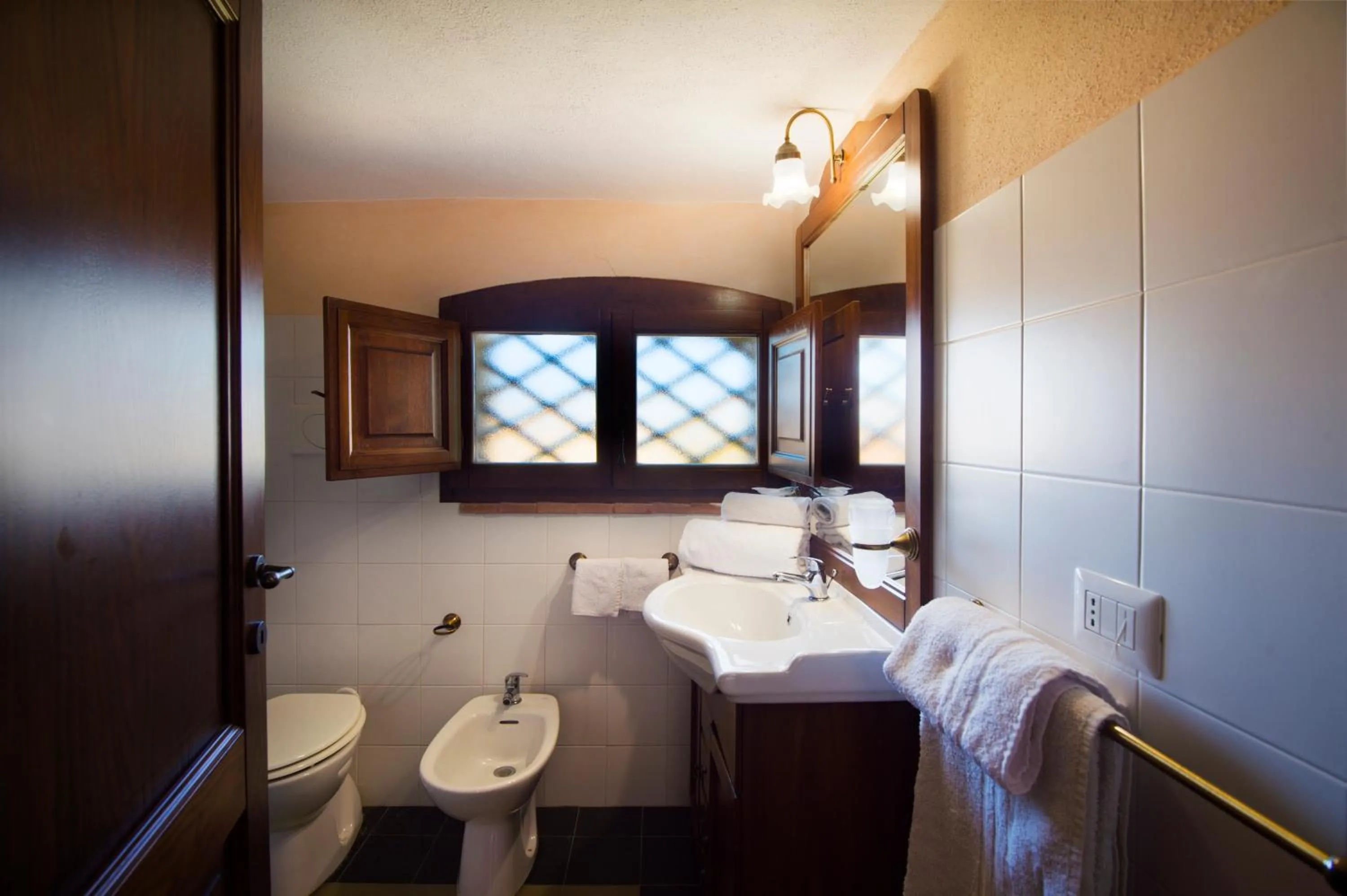 Bathroom, Bed in Castello Malicas
