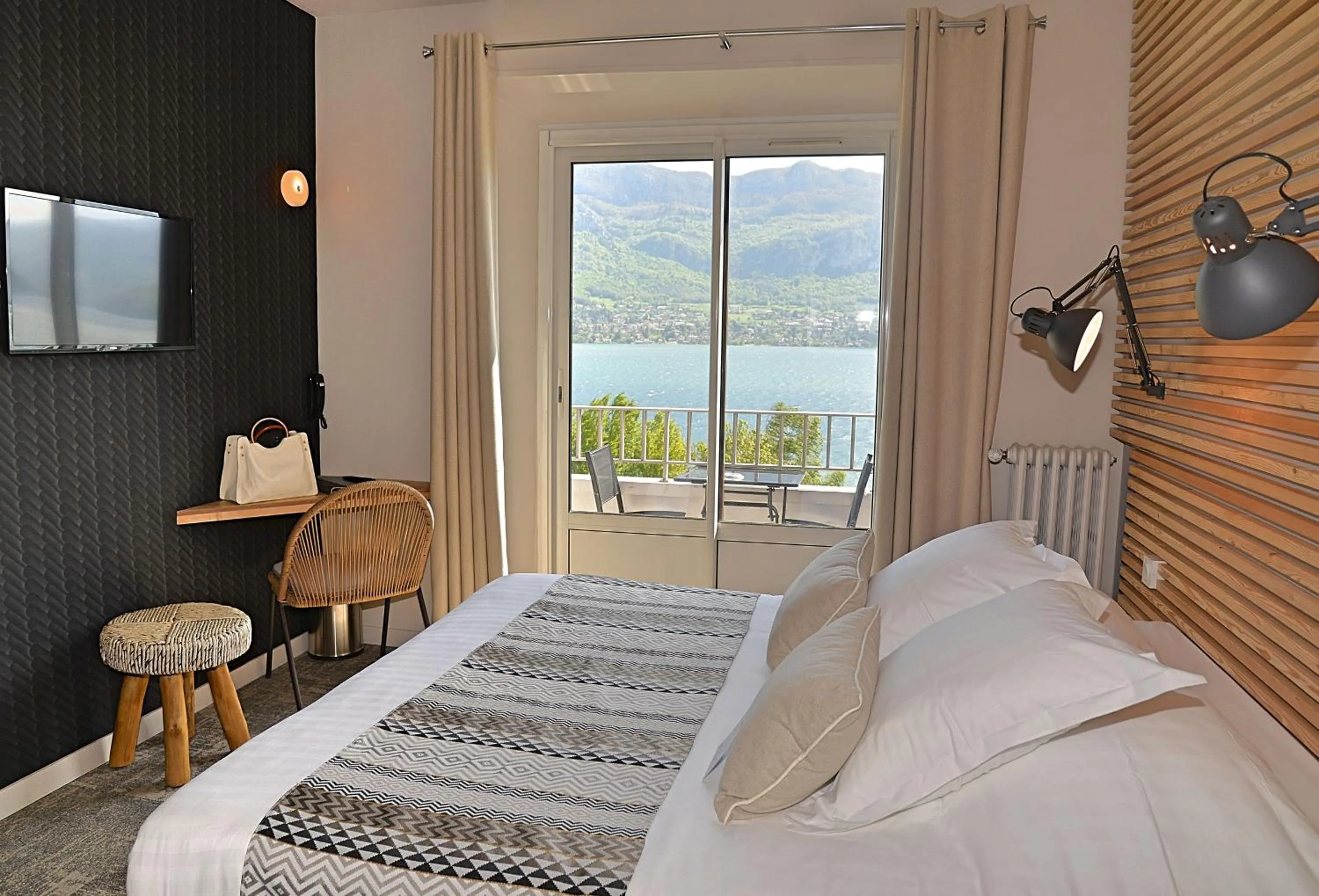 Deluxe Double Room with Balcony in Hôtel Beauregard, The Originals Relais