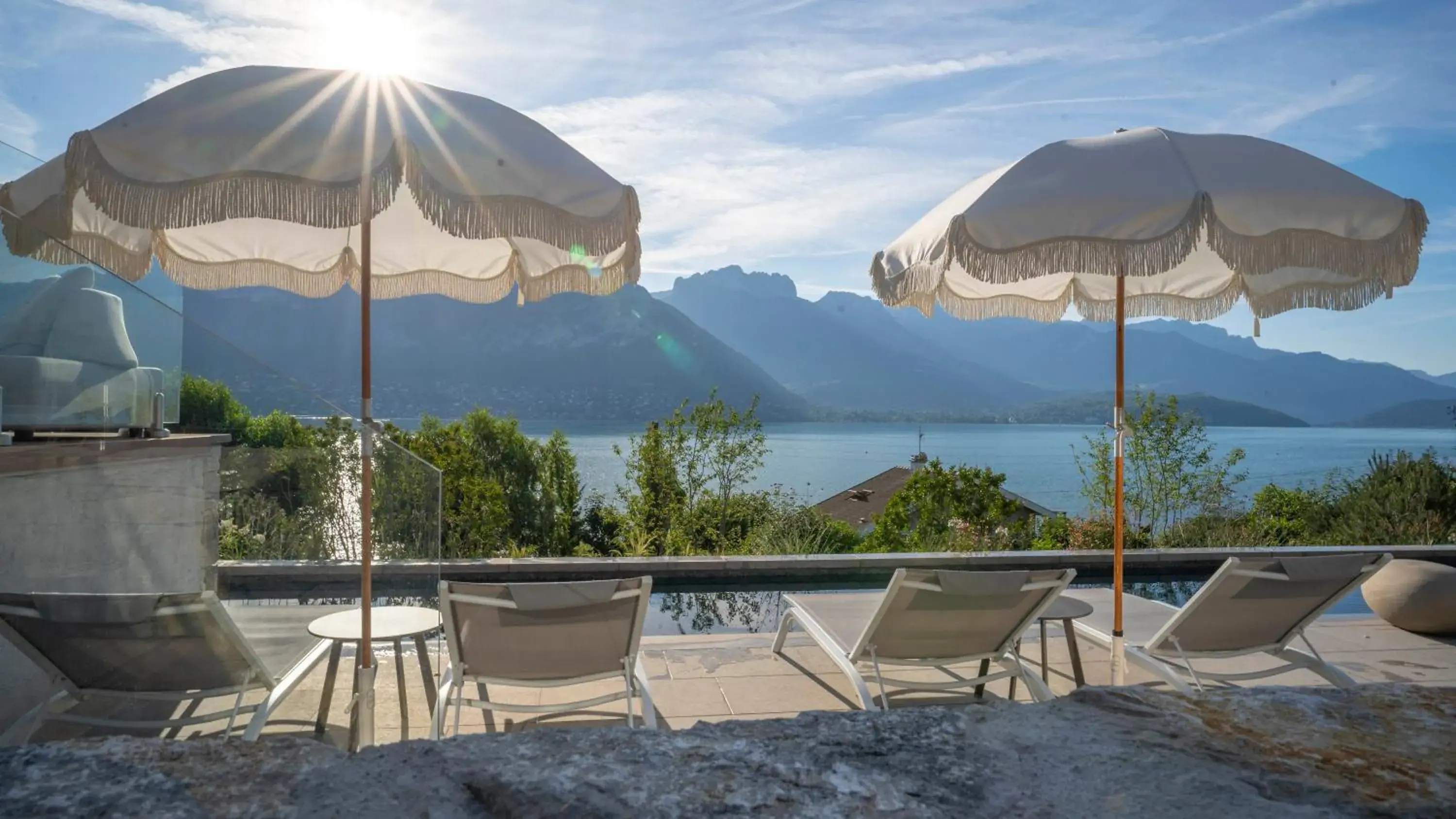 Lake view in Hôtel Beauregard, The Originals Relais Lake view in Hôtel Beauregard, The Originals Relais