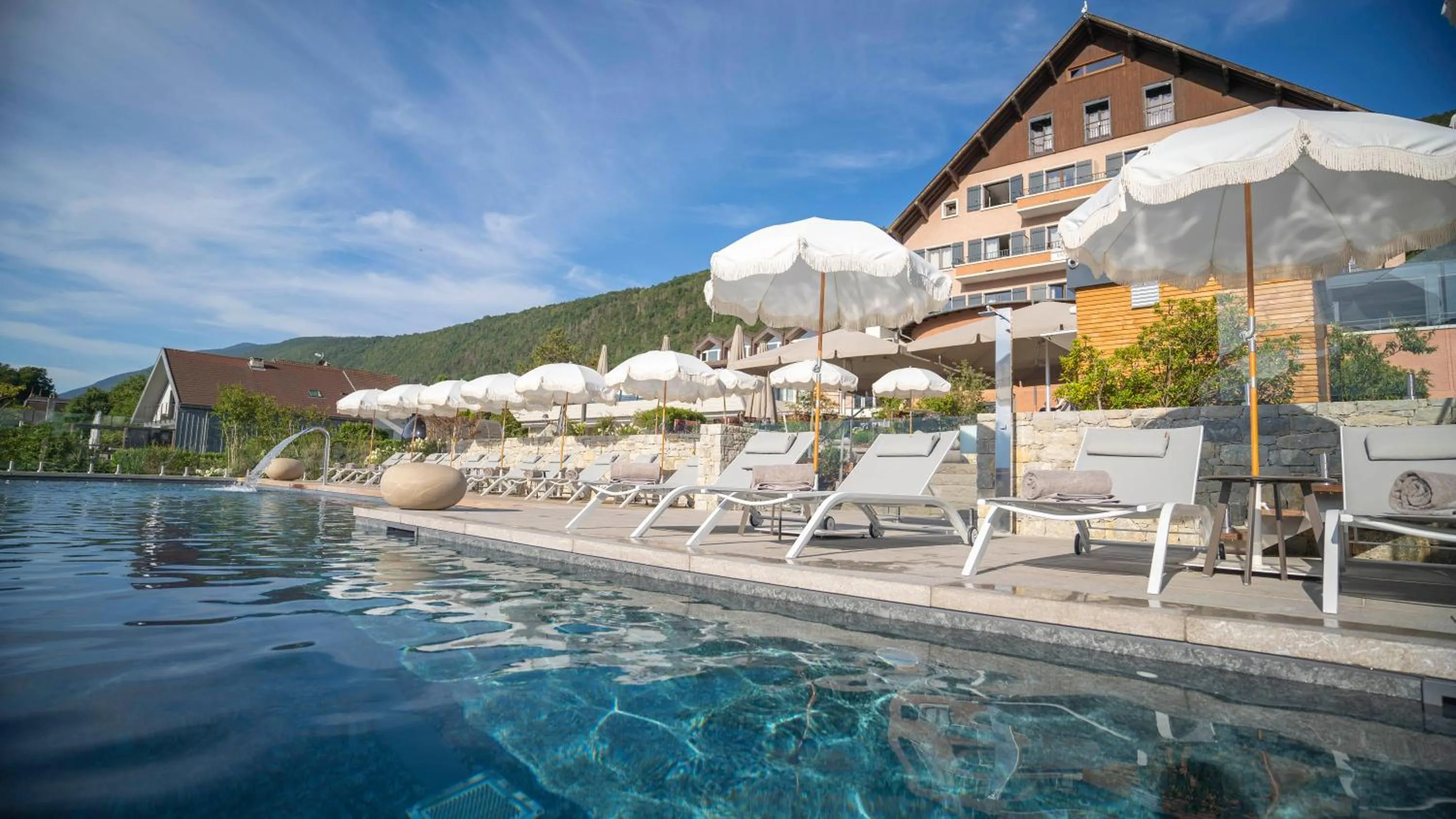 Lake view in Hôtel Beauregard, The Originals Relais