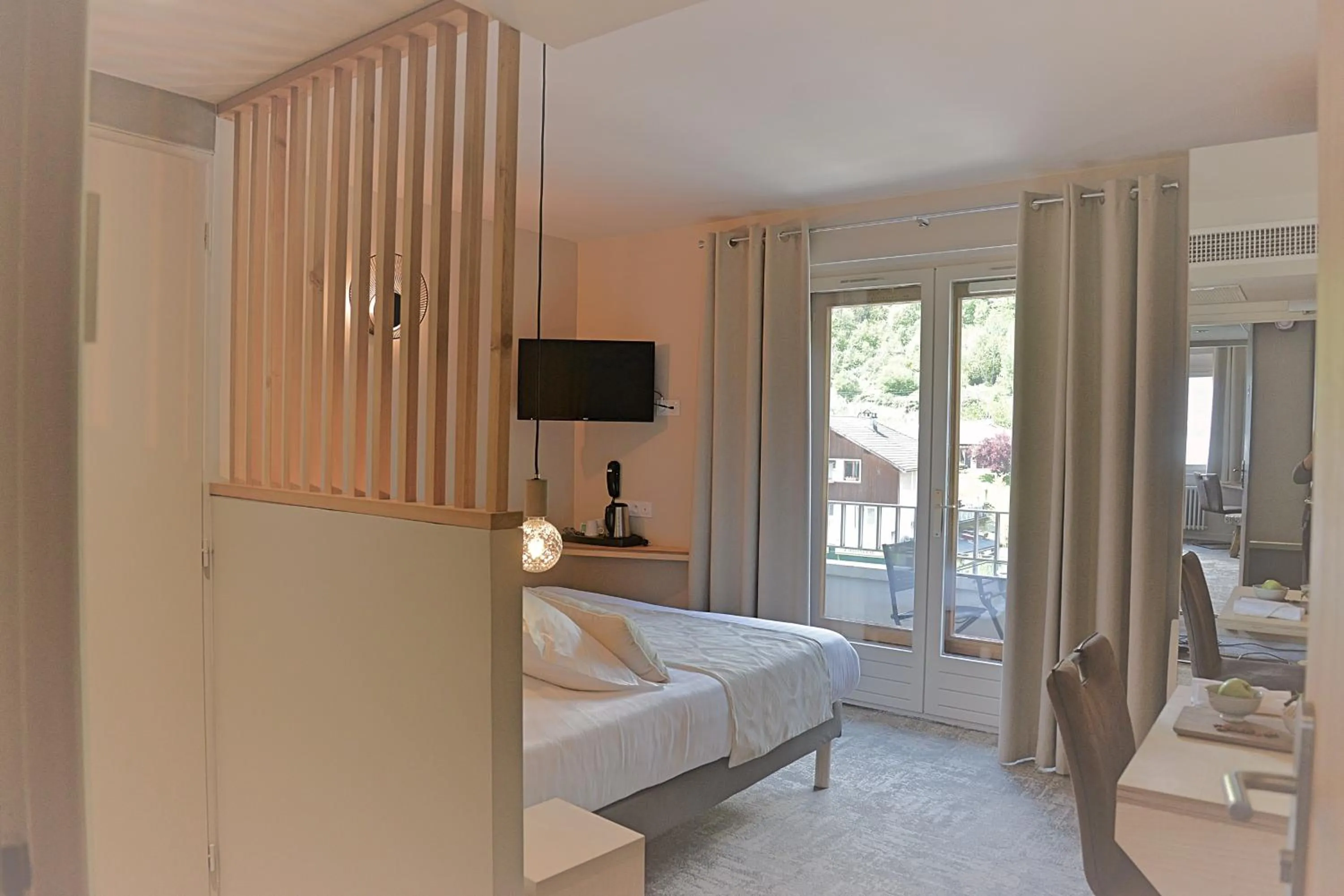 Photo of the whole room, Bed in Hôtel Beauregard, The Originals Relais