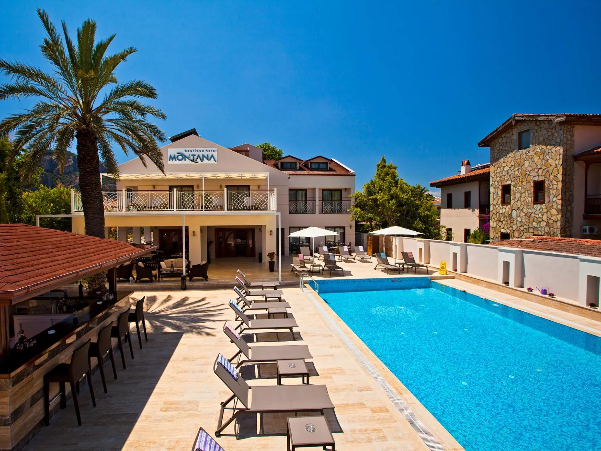 Facade/entrance in Montana Hotel