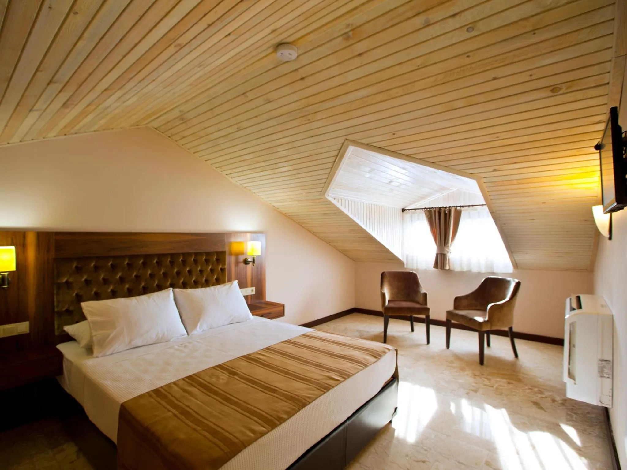 Bedroom in Montana Hotel