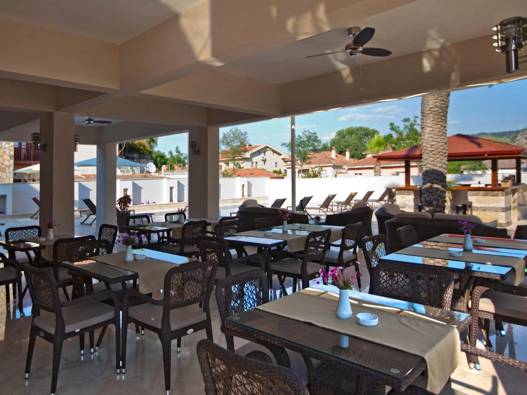 Restaurant/places to eat in Montana Hotel