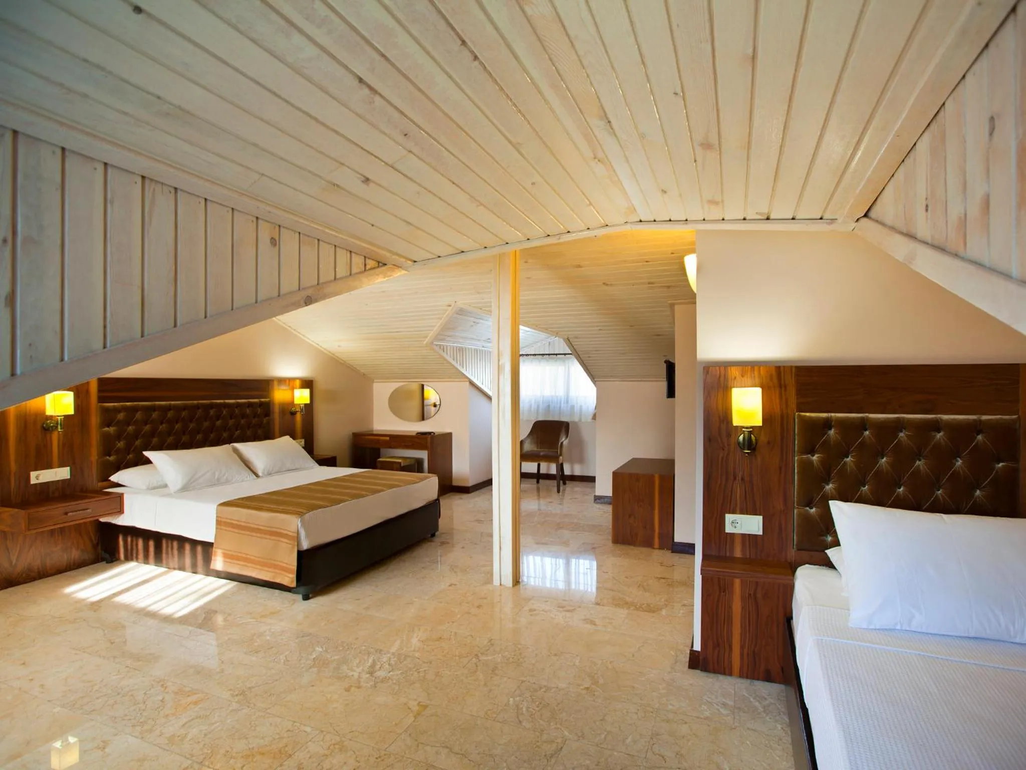 Photo of the whole room in Montana Hotel