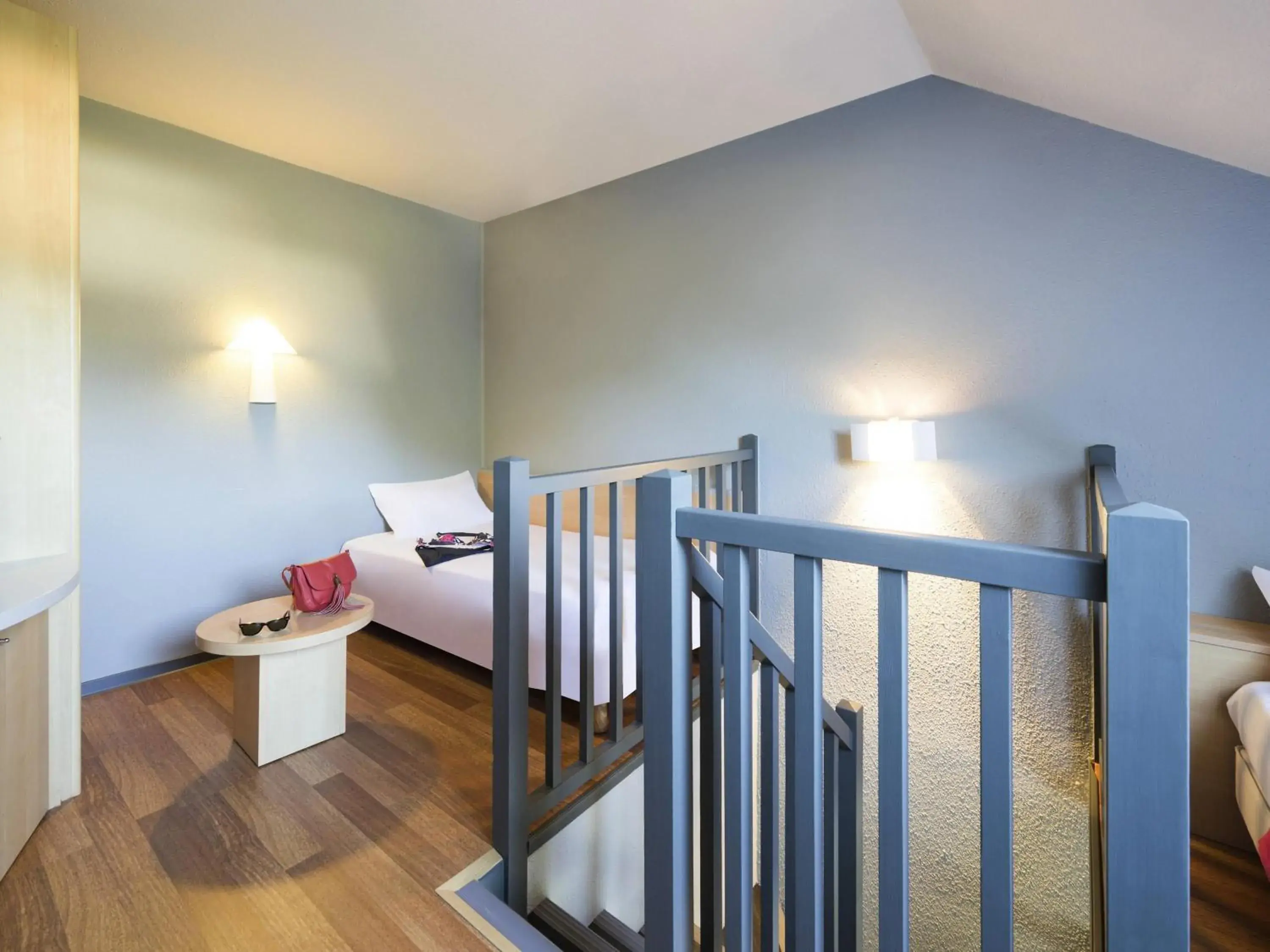 Bedroom, Bed in Mercure Quiberon Hotel Bedroom, Bed in Mercure Quiberon Hotel