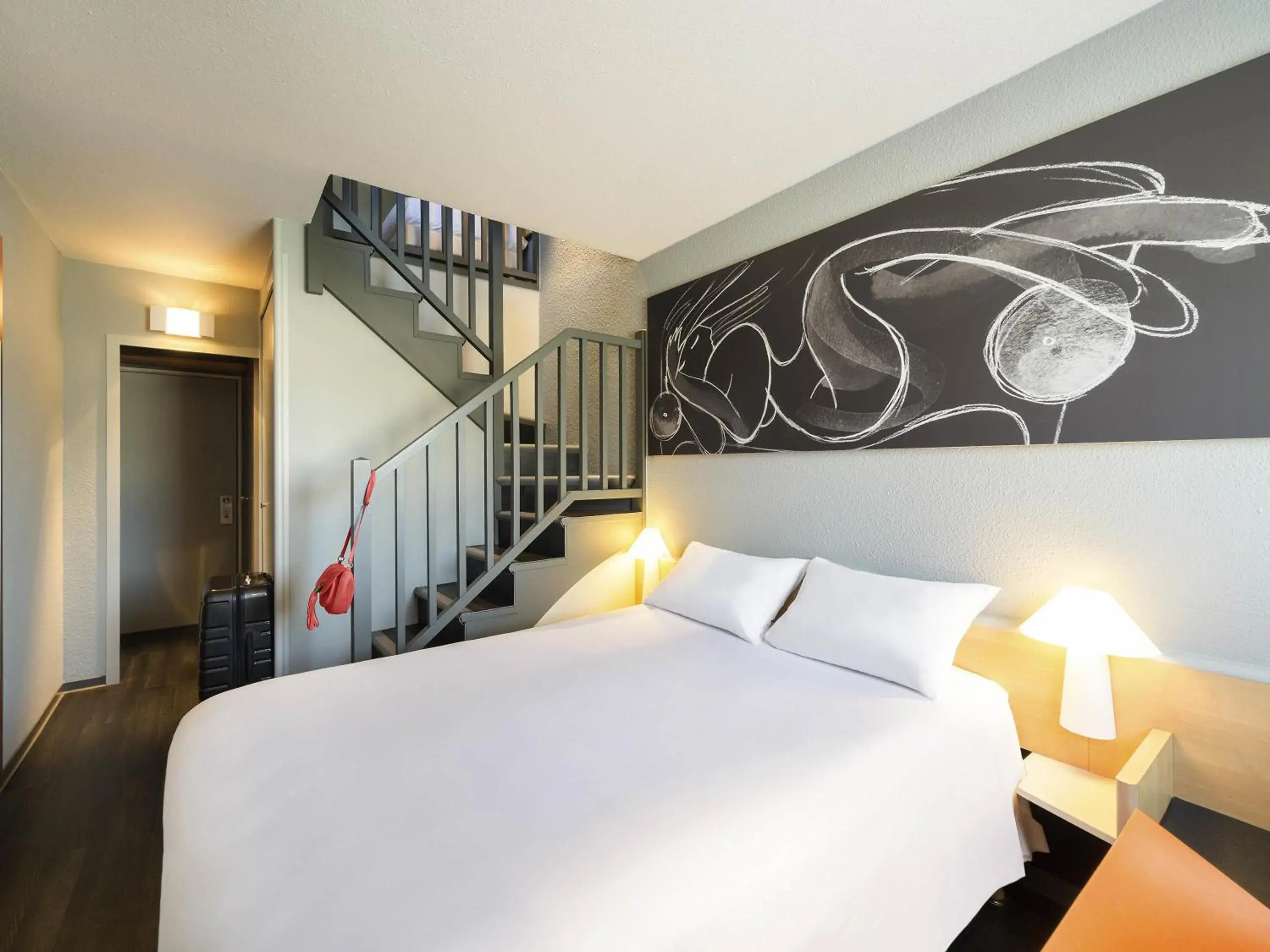 Bedroom, Bed in Mercure Quiberon Hotel Bedroom, Bed in Mercure Quiberon Hotel