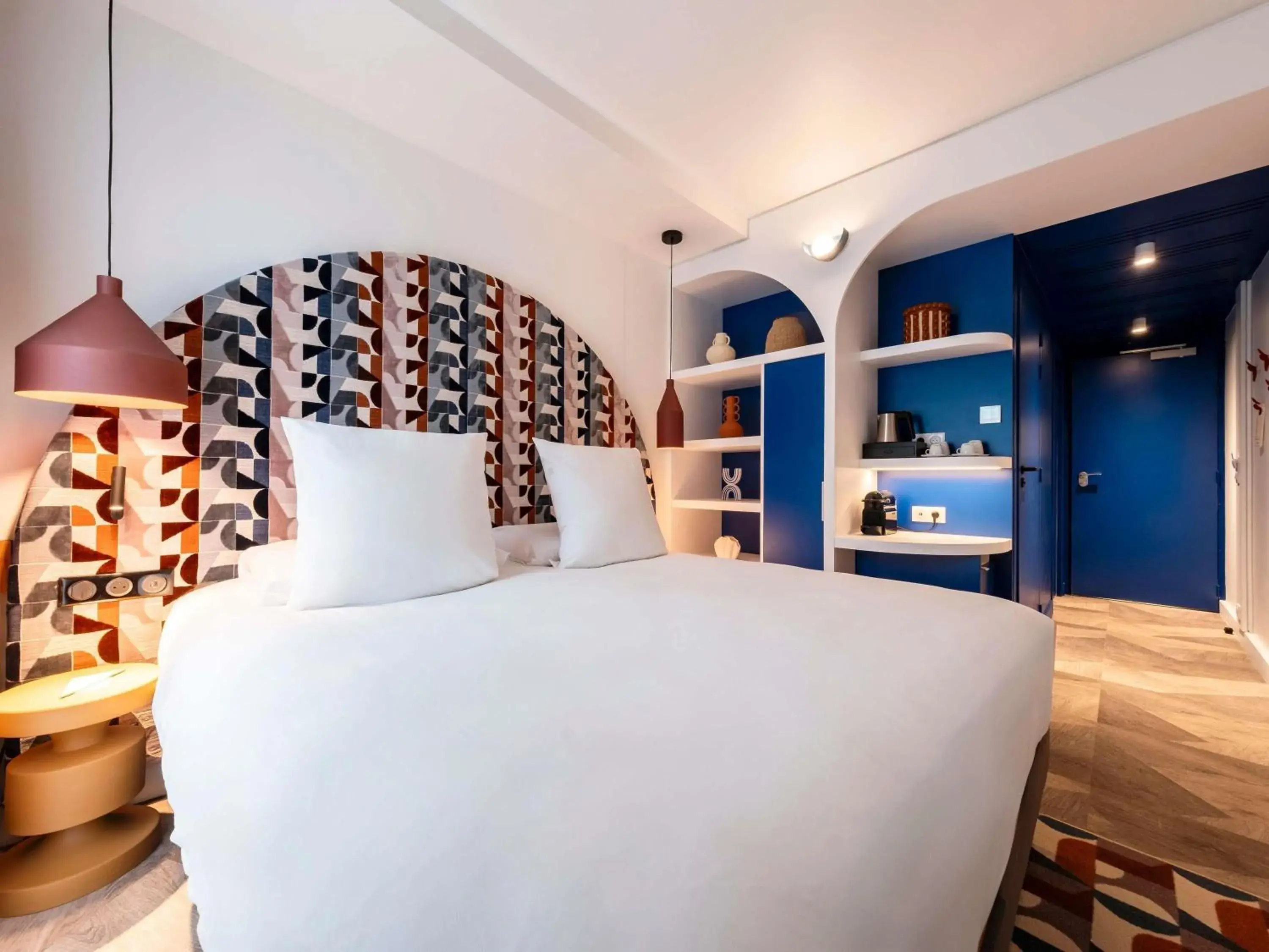 Bedroom, Bed in Mercure Quiberon Hotel Bedroom, Bed in Mercure Quiberon Hotel