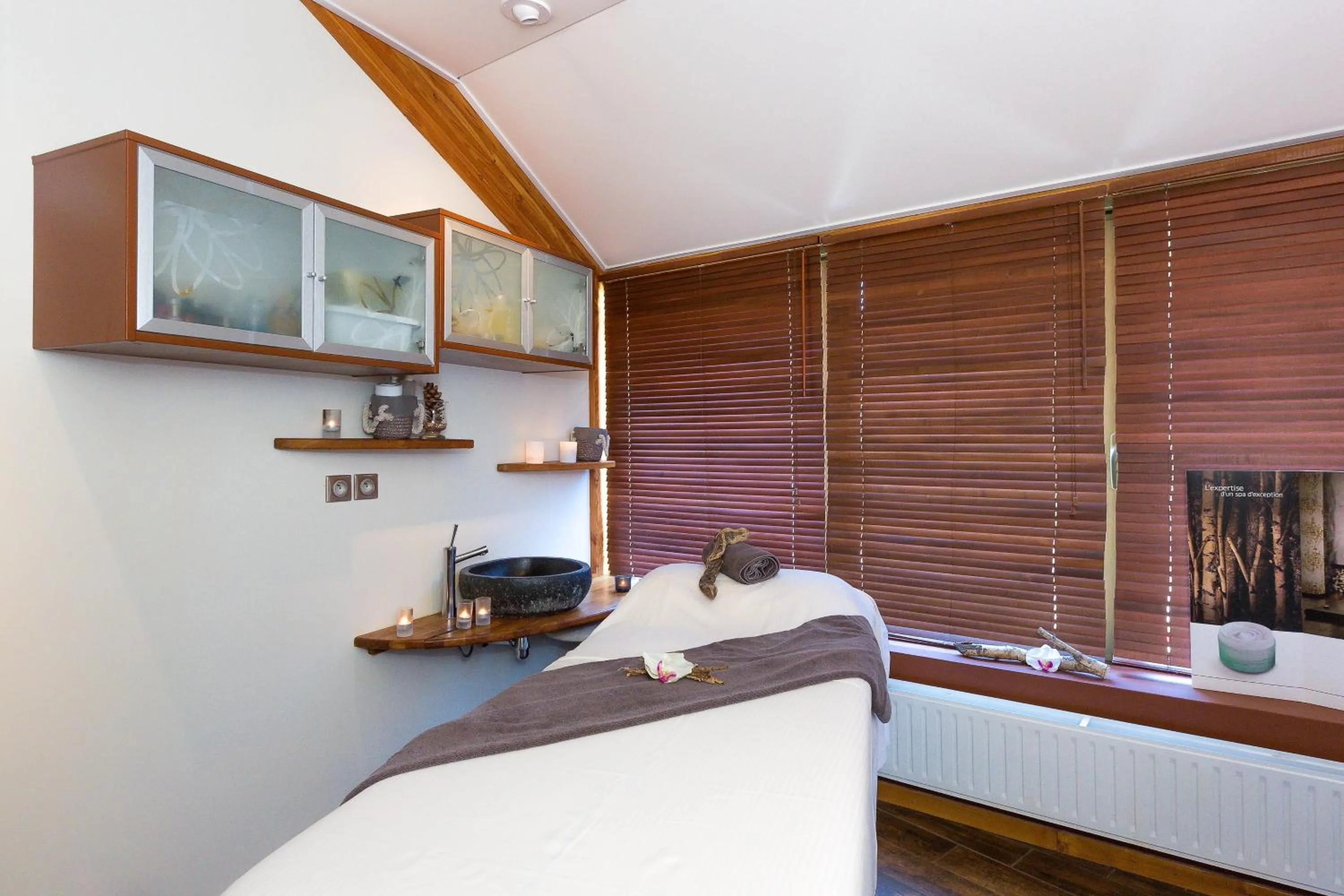 Massage, Bed in Hôtel & Spa Les Bartavelles