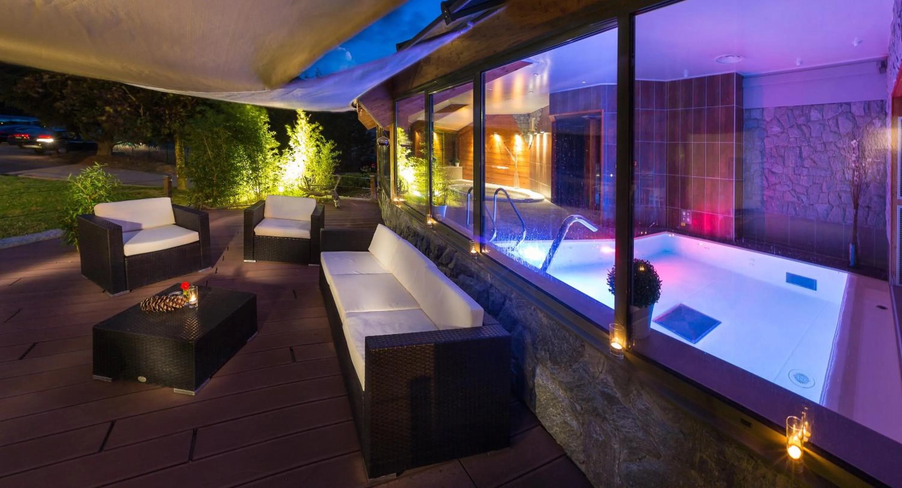 Lounge or bar in Hôtel & Spa Les Bartavelles