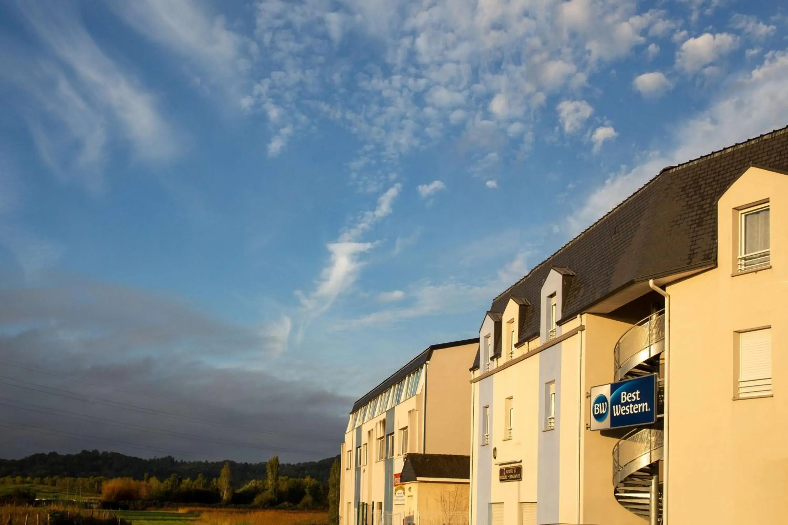 Property building in Best Western Hotel & SPA Pau Lescar Aeroport Property building in Best Western Hotel & SPA Pau Lescar Aeroport