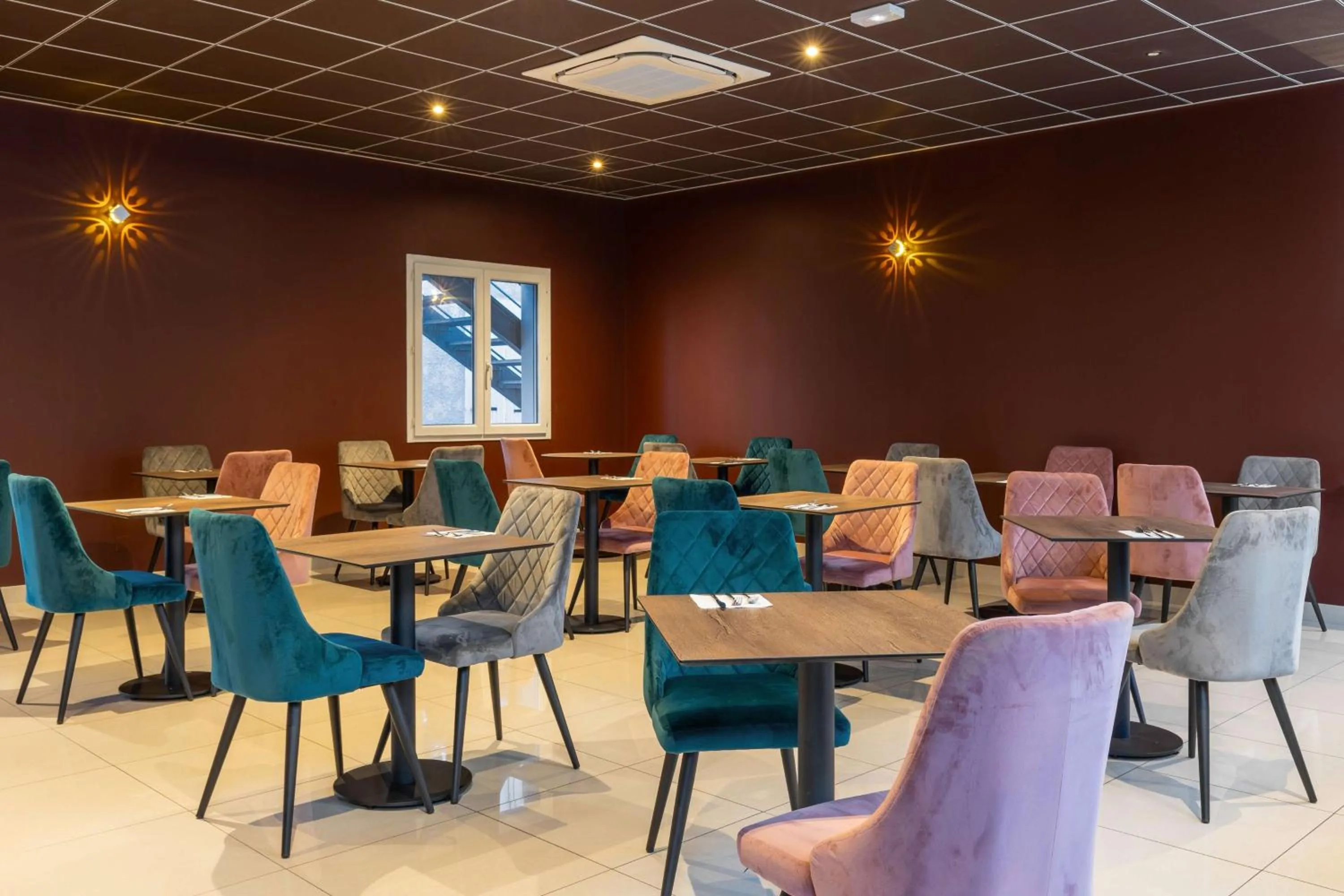 Breakfast in Best Western Hotel & SPA Pau Lescar Aeroport