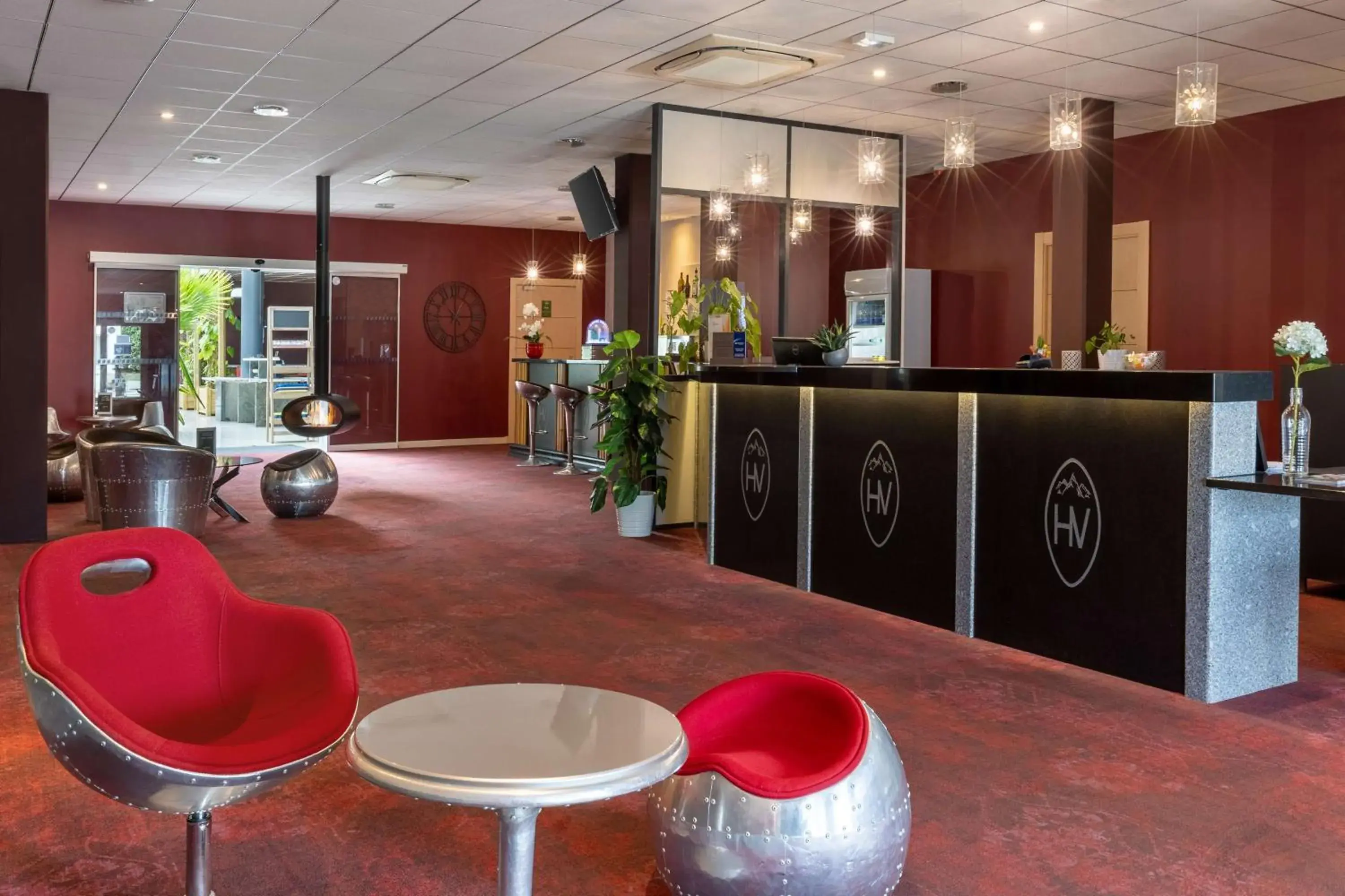 Lobby or reception in Best Western Hotel & SPA Pau Lescar Aeroport Lobby or reception in Best Western Hotel & SPA Pau Lescar Aeroport