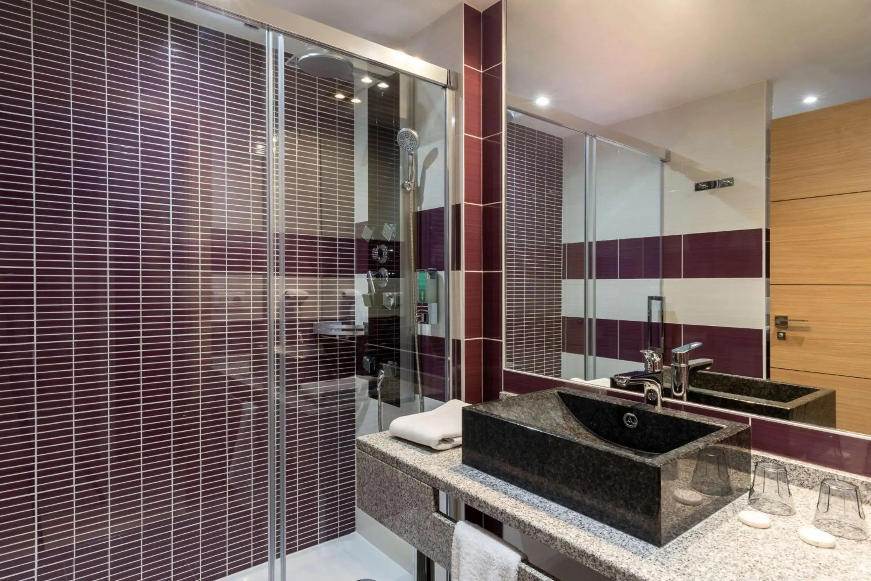 Bedroom in Best Western Hotel & SPA Pau Lescar Aeroport Bedroom in Best Western Hotel & SPA Pau Lescar Aeroport