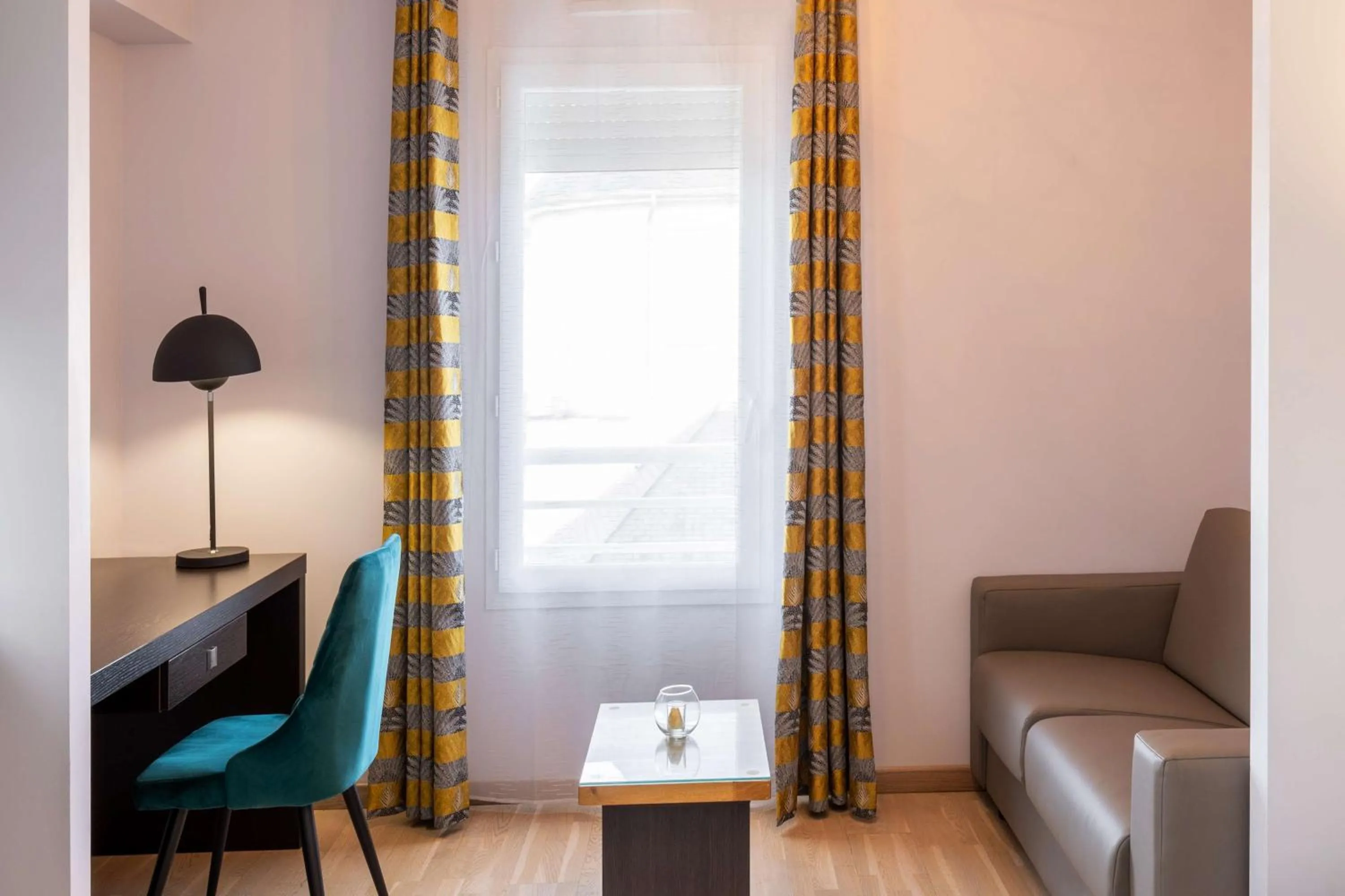 Bedroom in Best Western Hotel & SPA Pau Lescar Aeroport