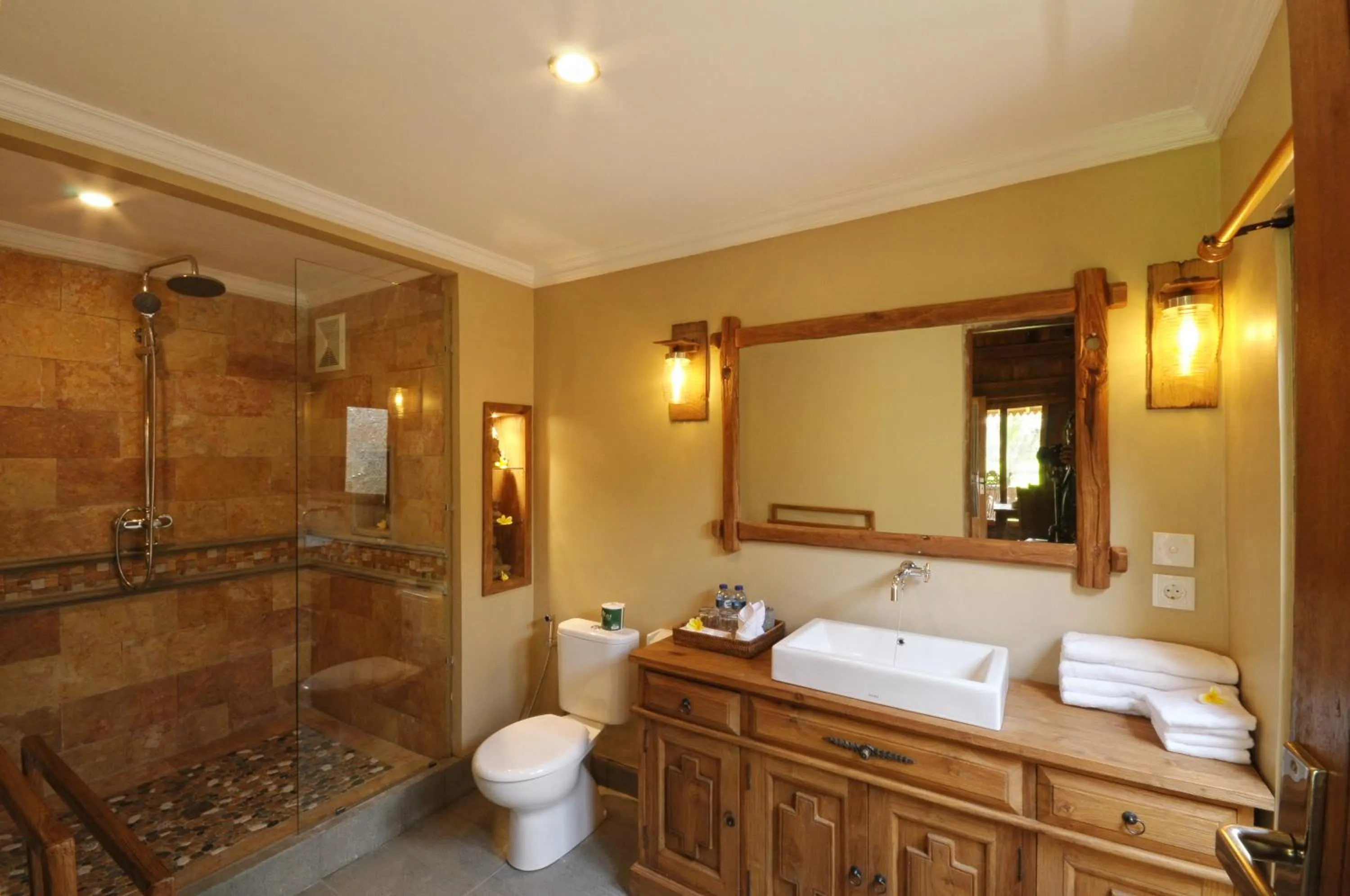 Shower in Pondok Sebatu Eco Lodge