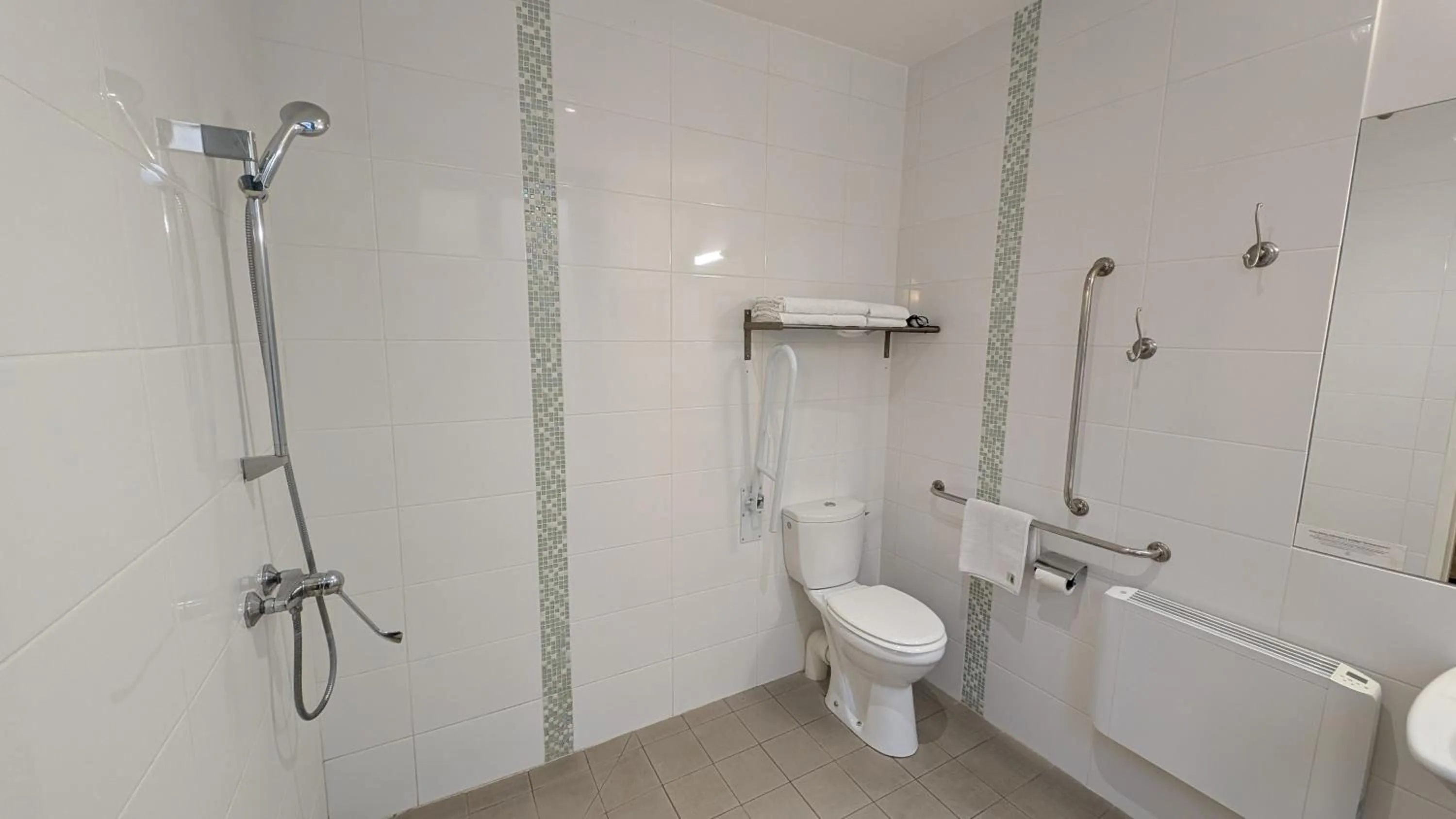 Bathroom in Logis Hôtel Restaurant du Parc