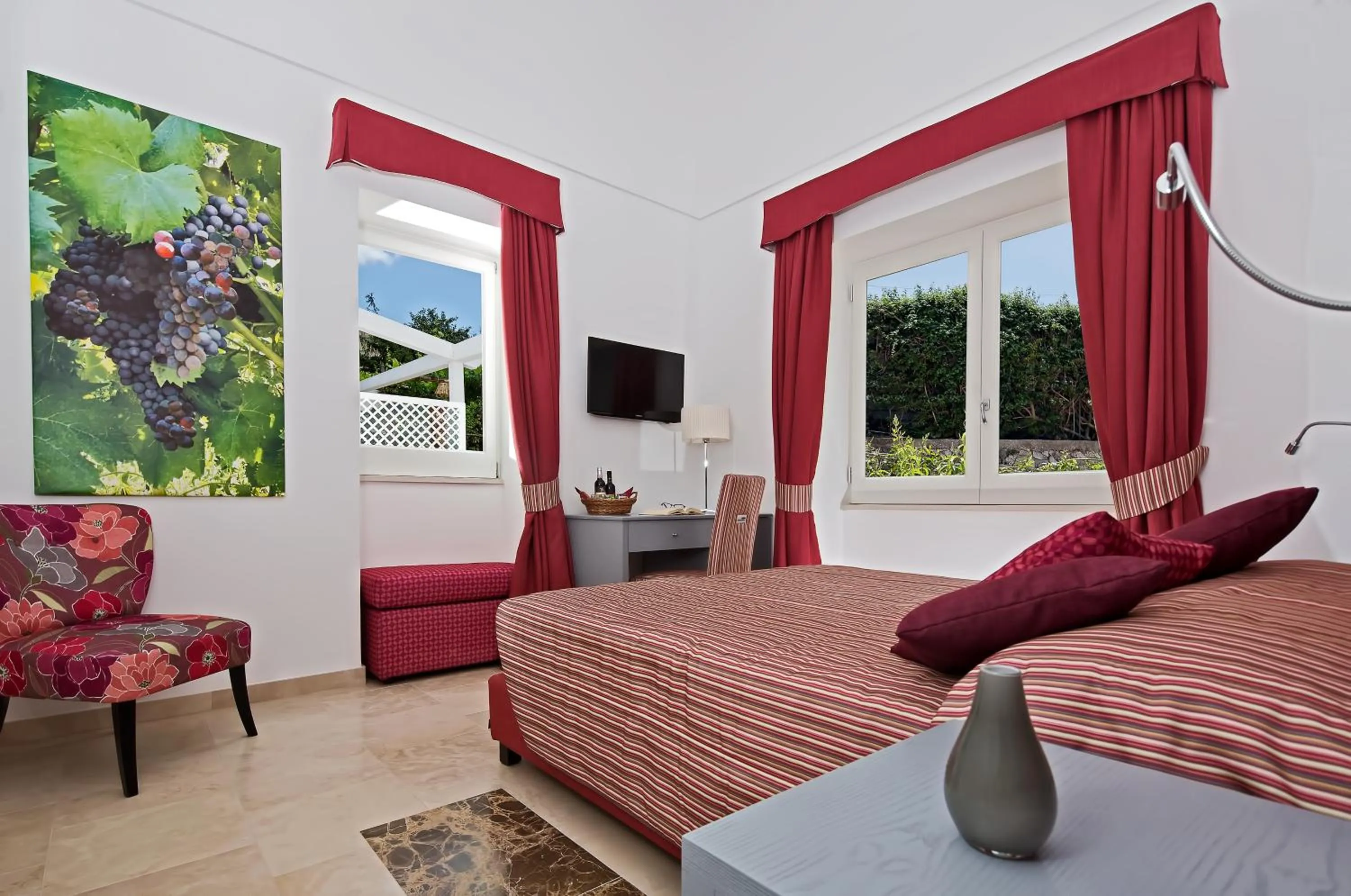 Photo of the whole room, Bed in Capri Wine Hotel