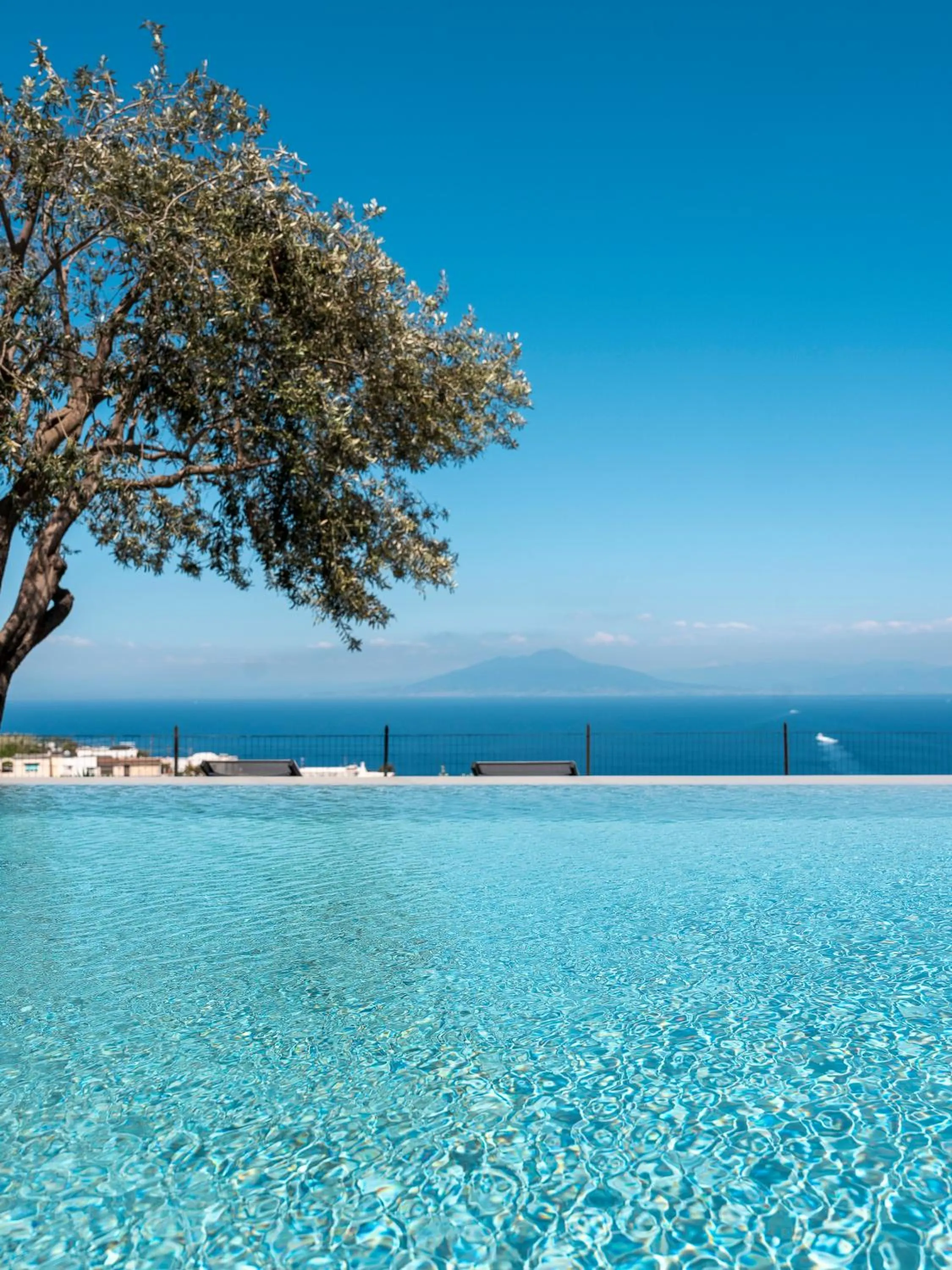 Swimming pool in Capri Wine Hotel
