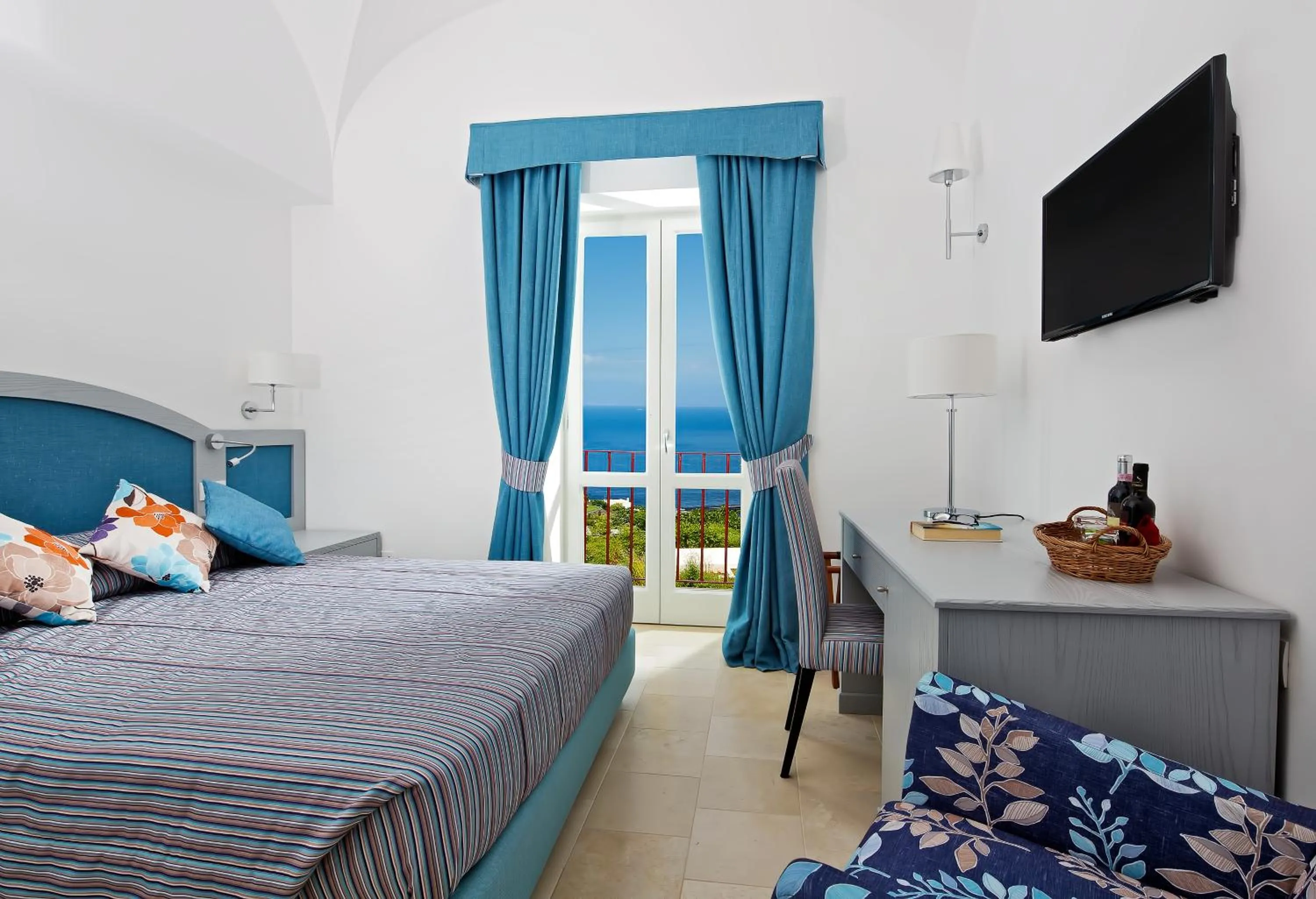 Photo of the whole room, Bed in Capri Wine Hotel