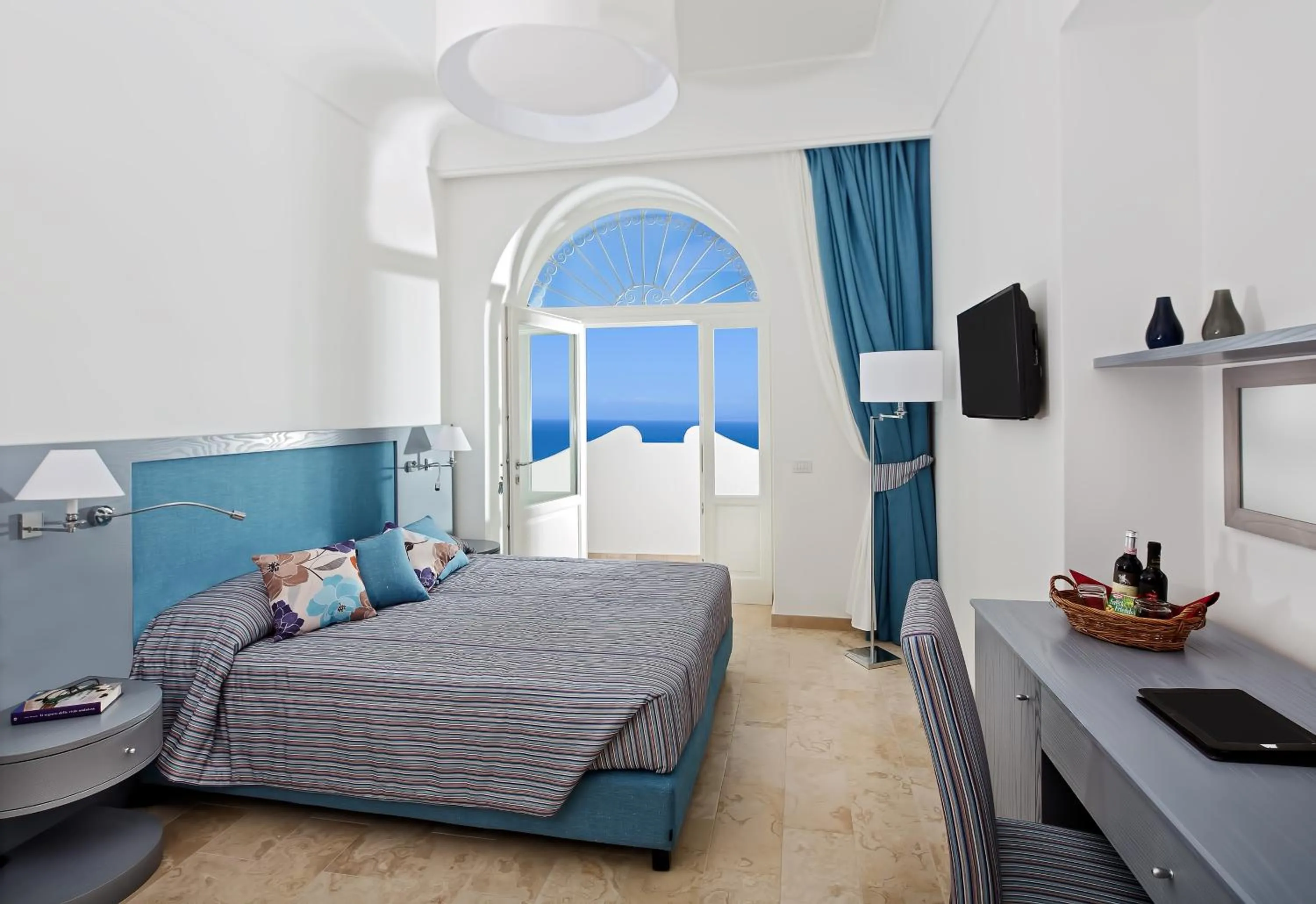 Photo of the whole room, Bed in Capri Wine Hotel