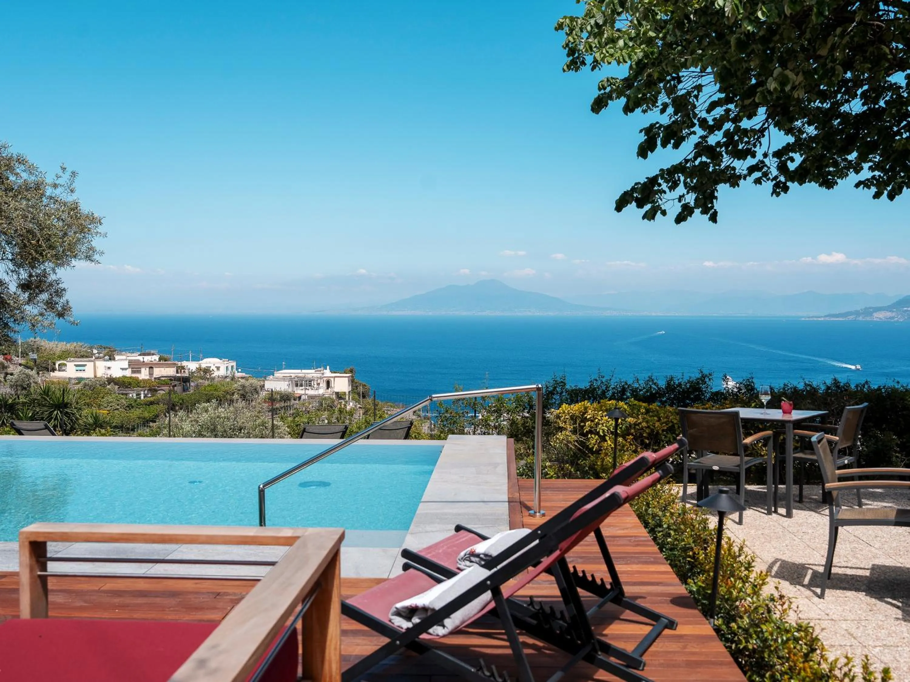 Swimming pool in Capri Wine Hotel