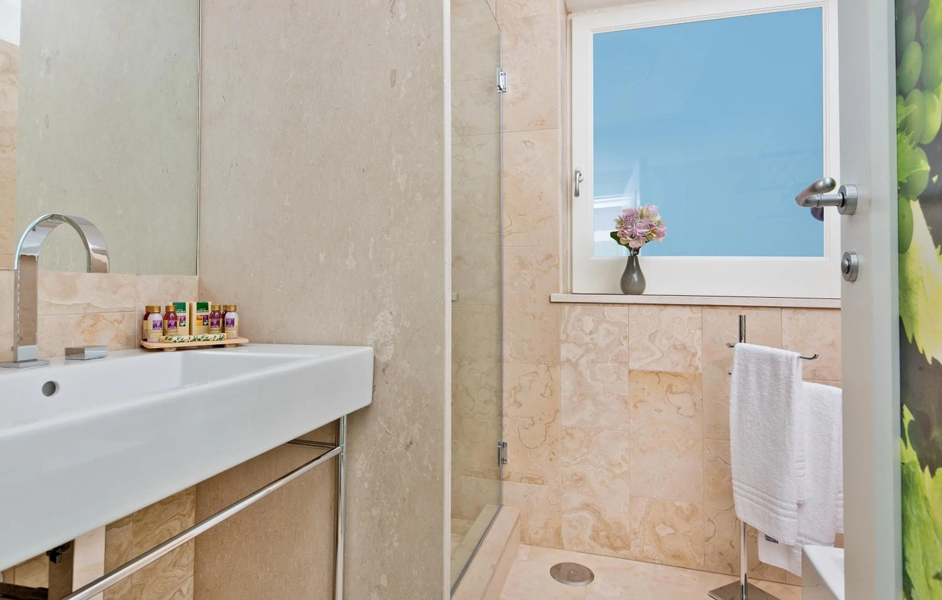 Bathroom in Capri Wine Hotel