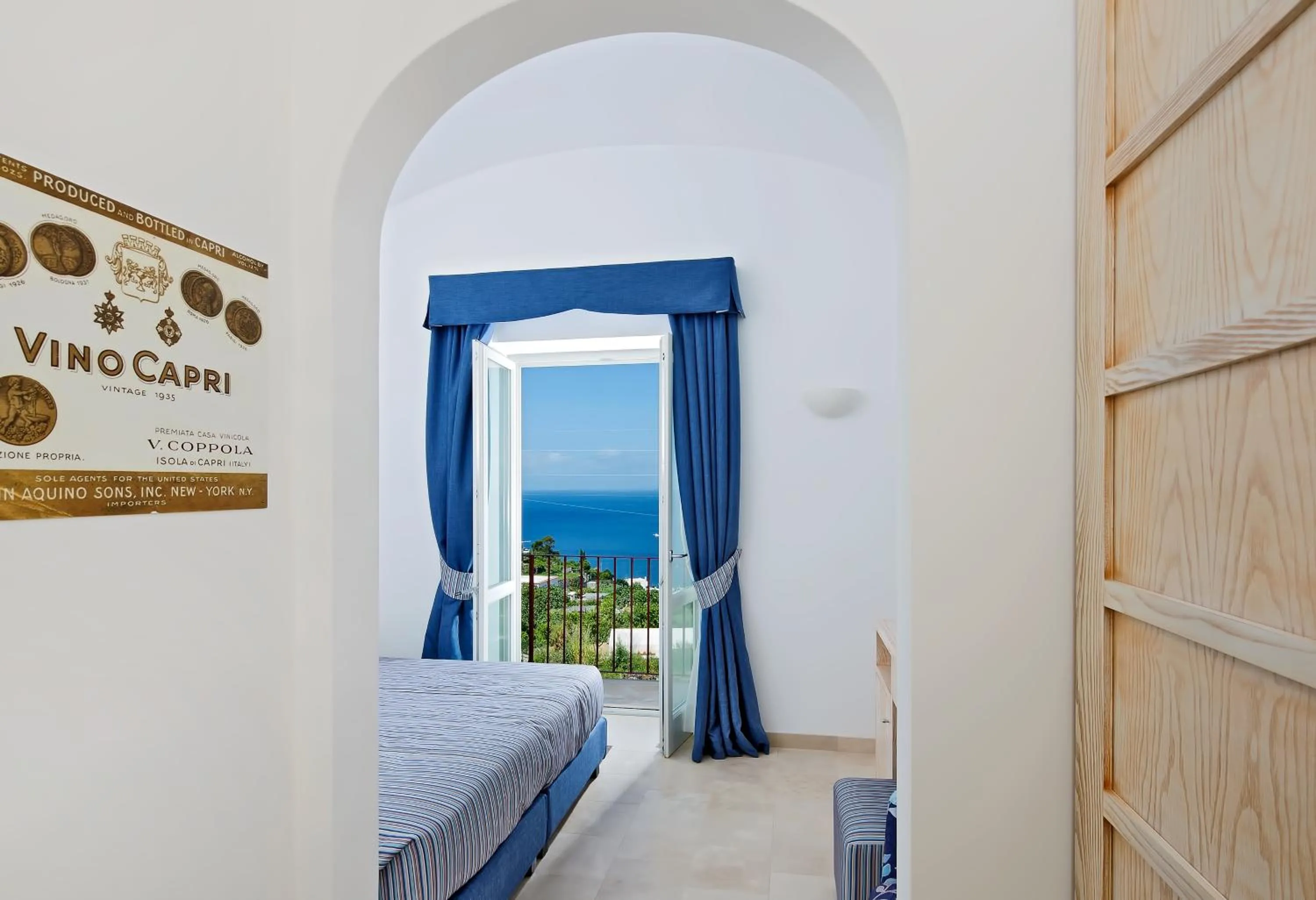 Bed in Capri Wine Hotel