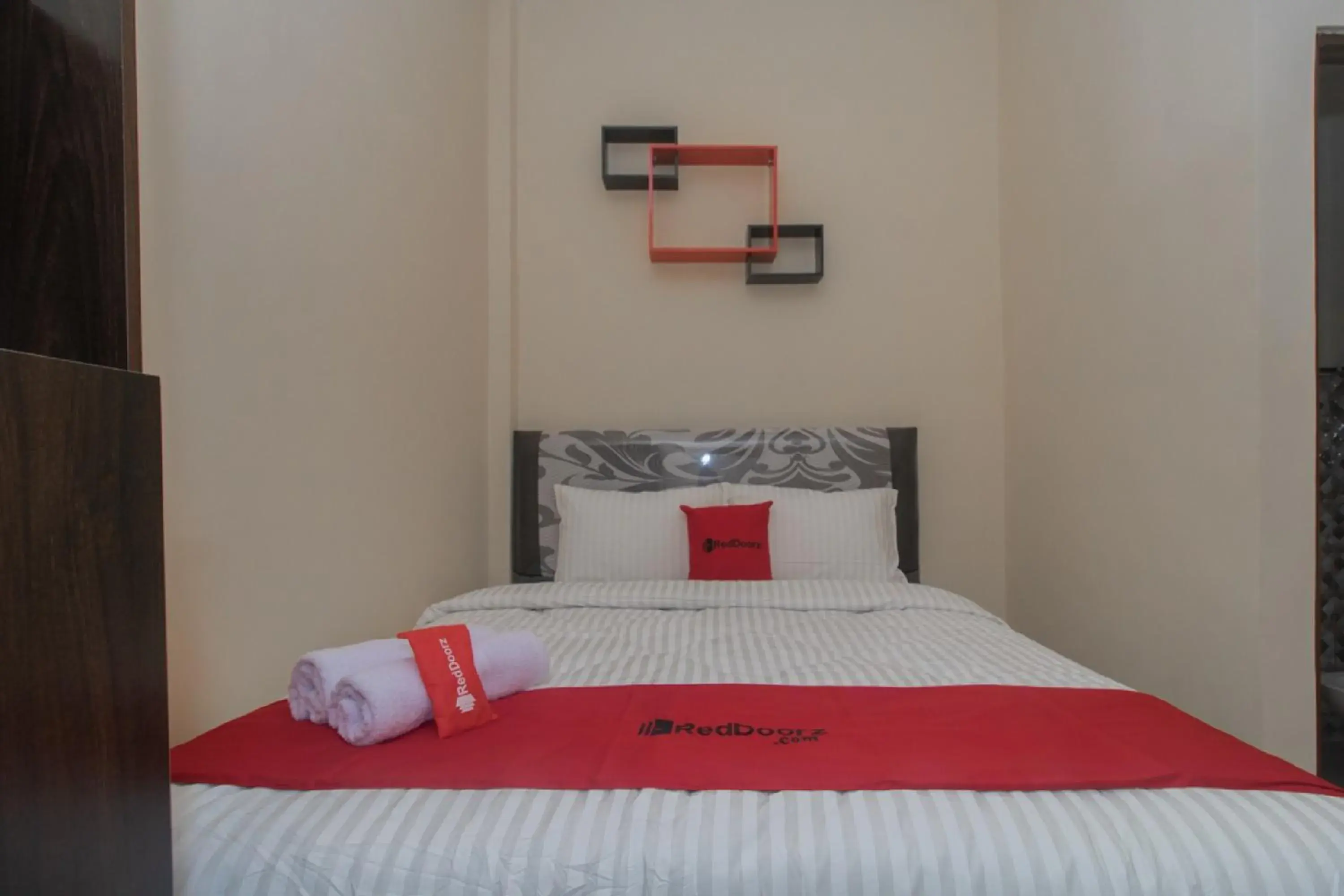 Bedroom, Bed in RedDoorz Syariah near Politeknik Negeri Madiun Bedroom, Bed in RedDoorz Syariah near Politeknik Negeri Madiun