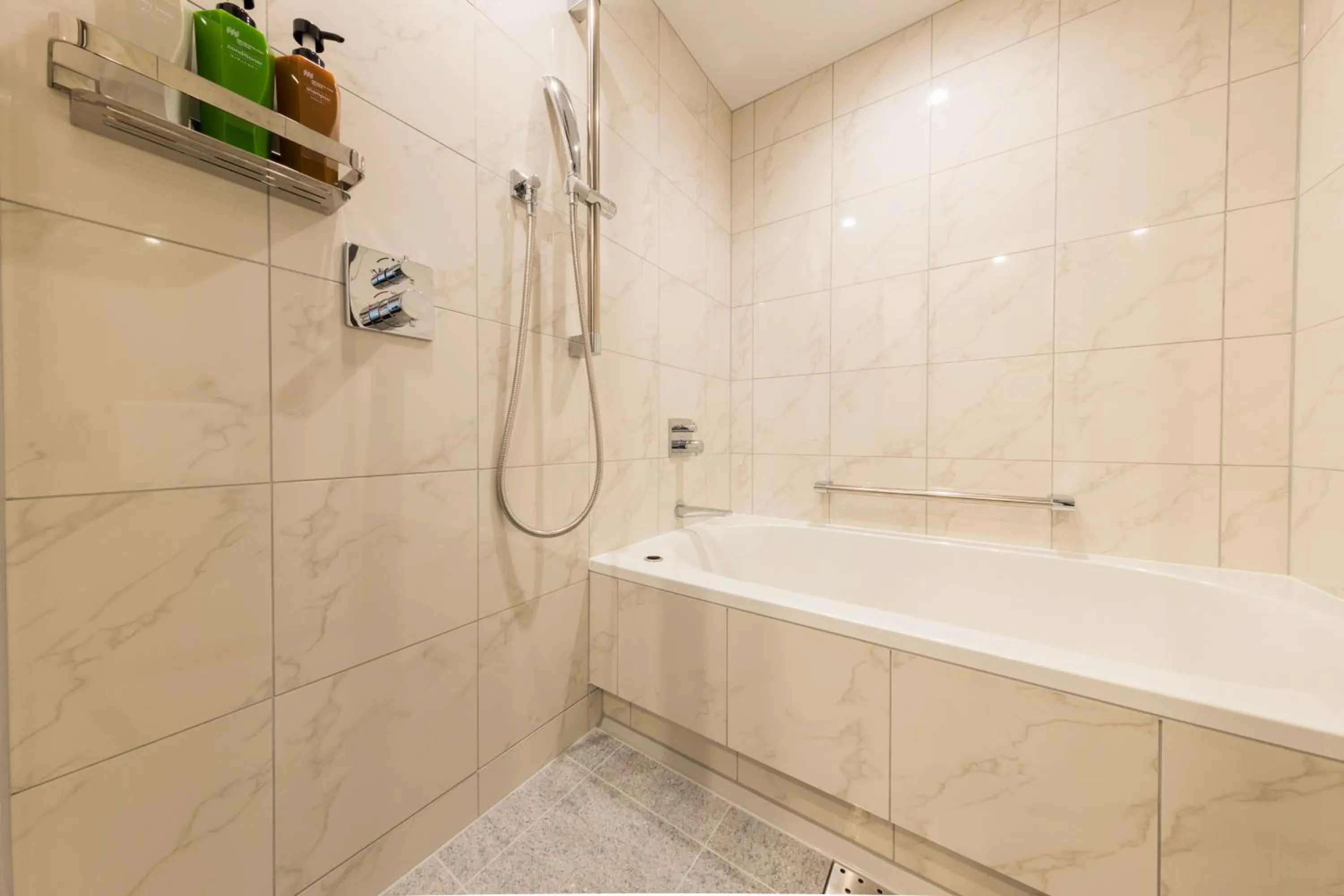 Shower in Hotel Metropolitan Kawasaki