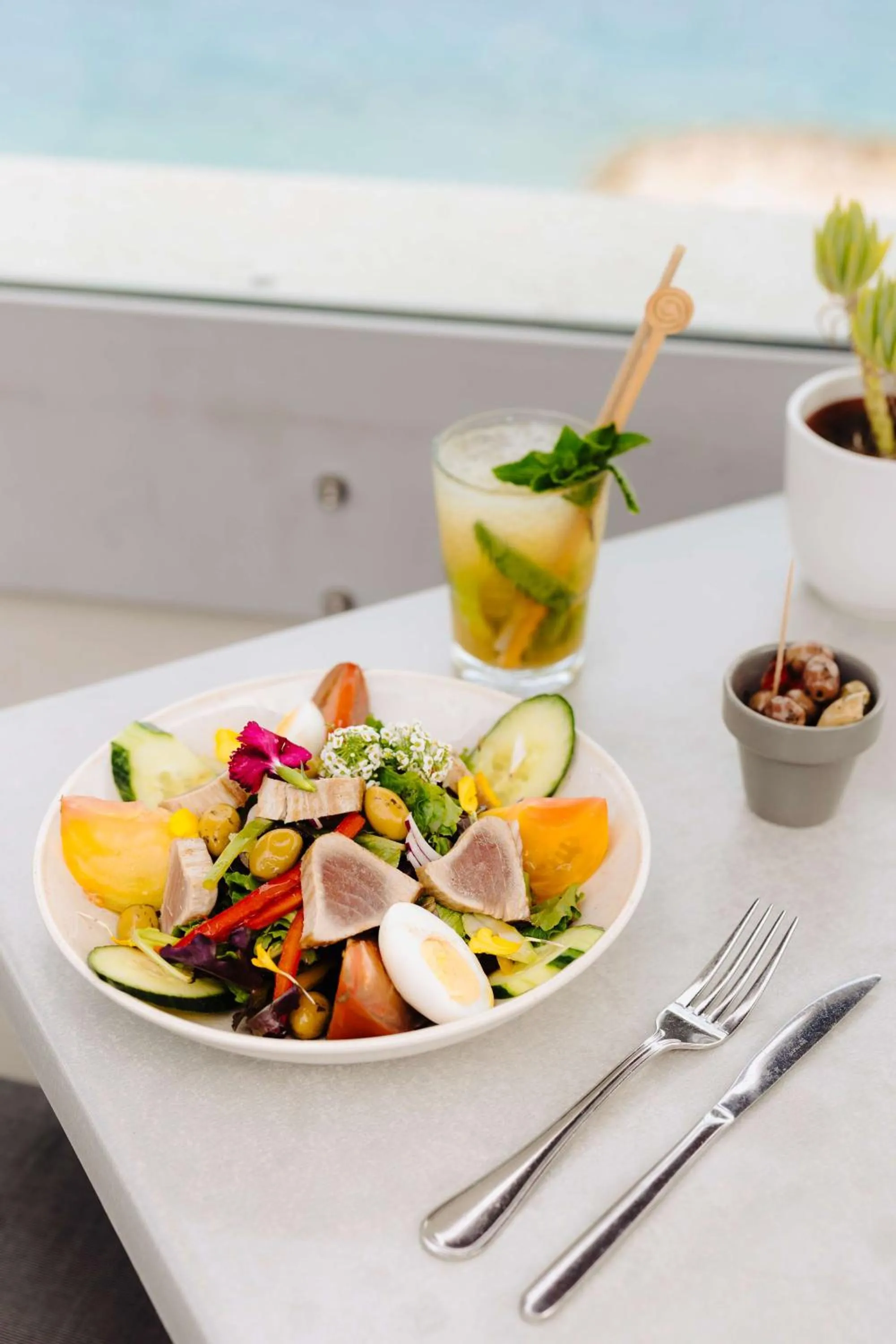 Restaurant/places to eat in Radisson Blu Hotel Nice