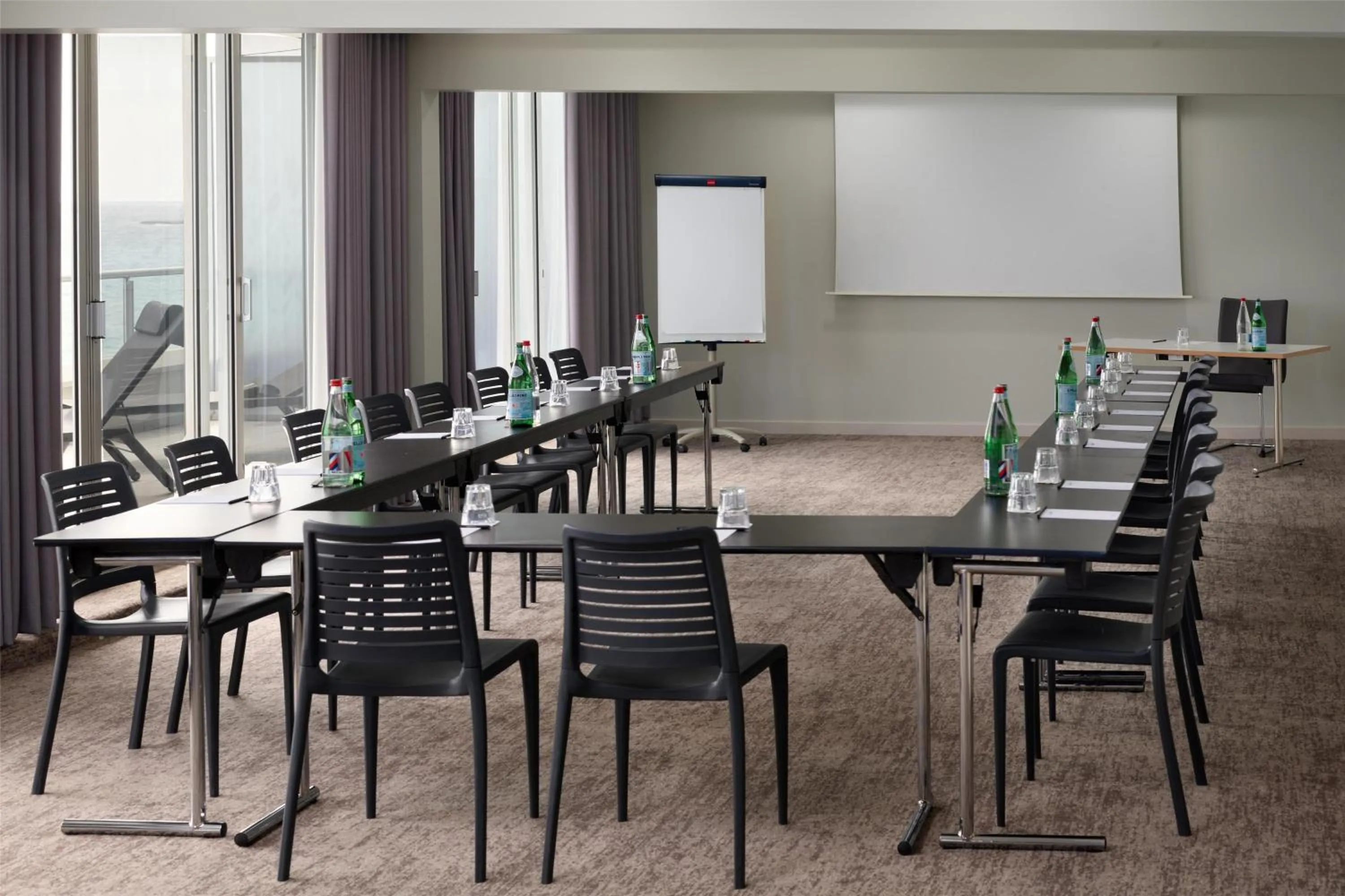 Meeting/conference room in Radisson Blu Hotel Nice