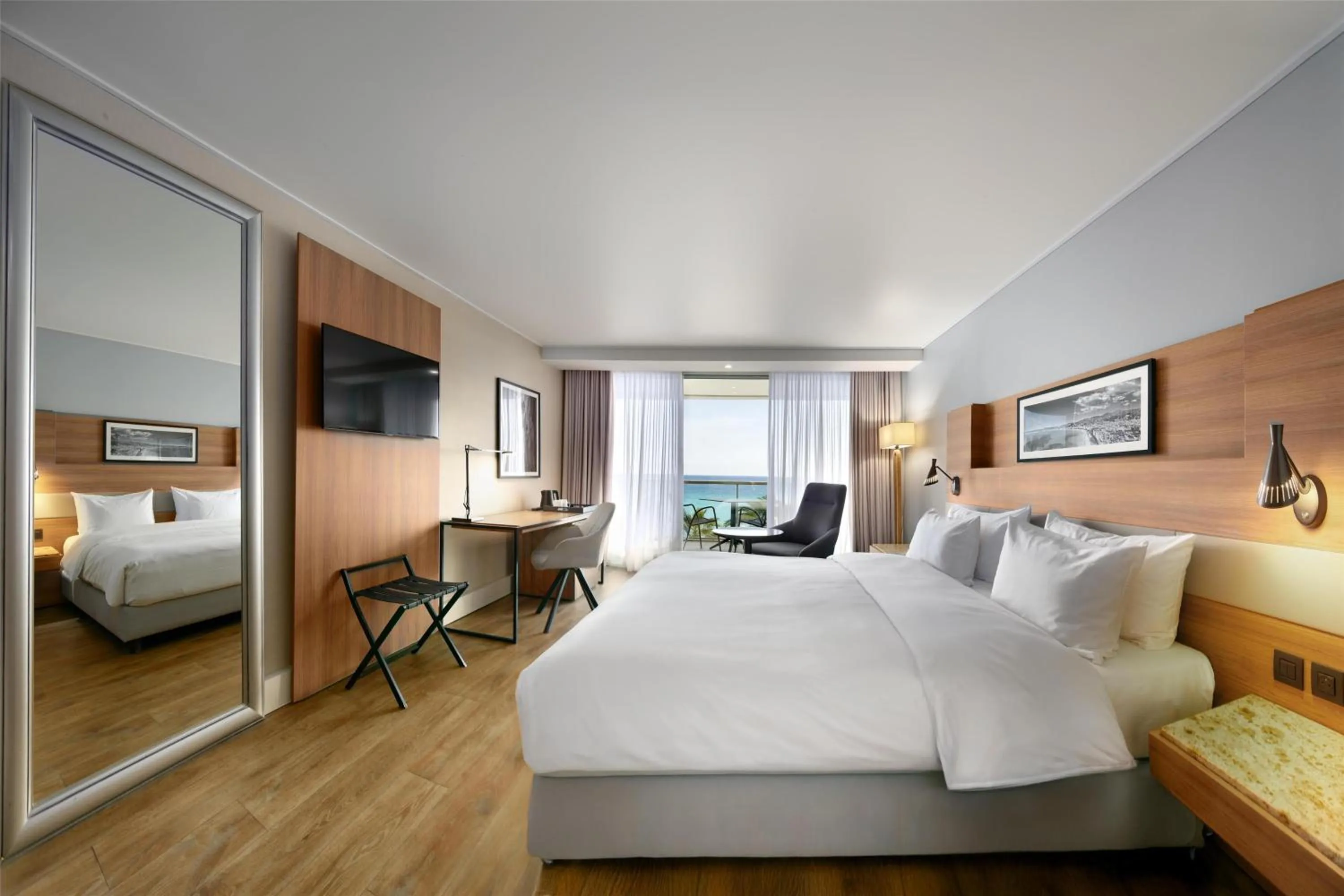 Bedroom, Bed in Radisson Blu Hotel Nice