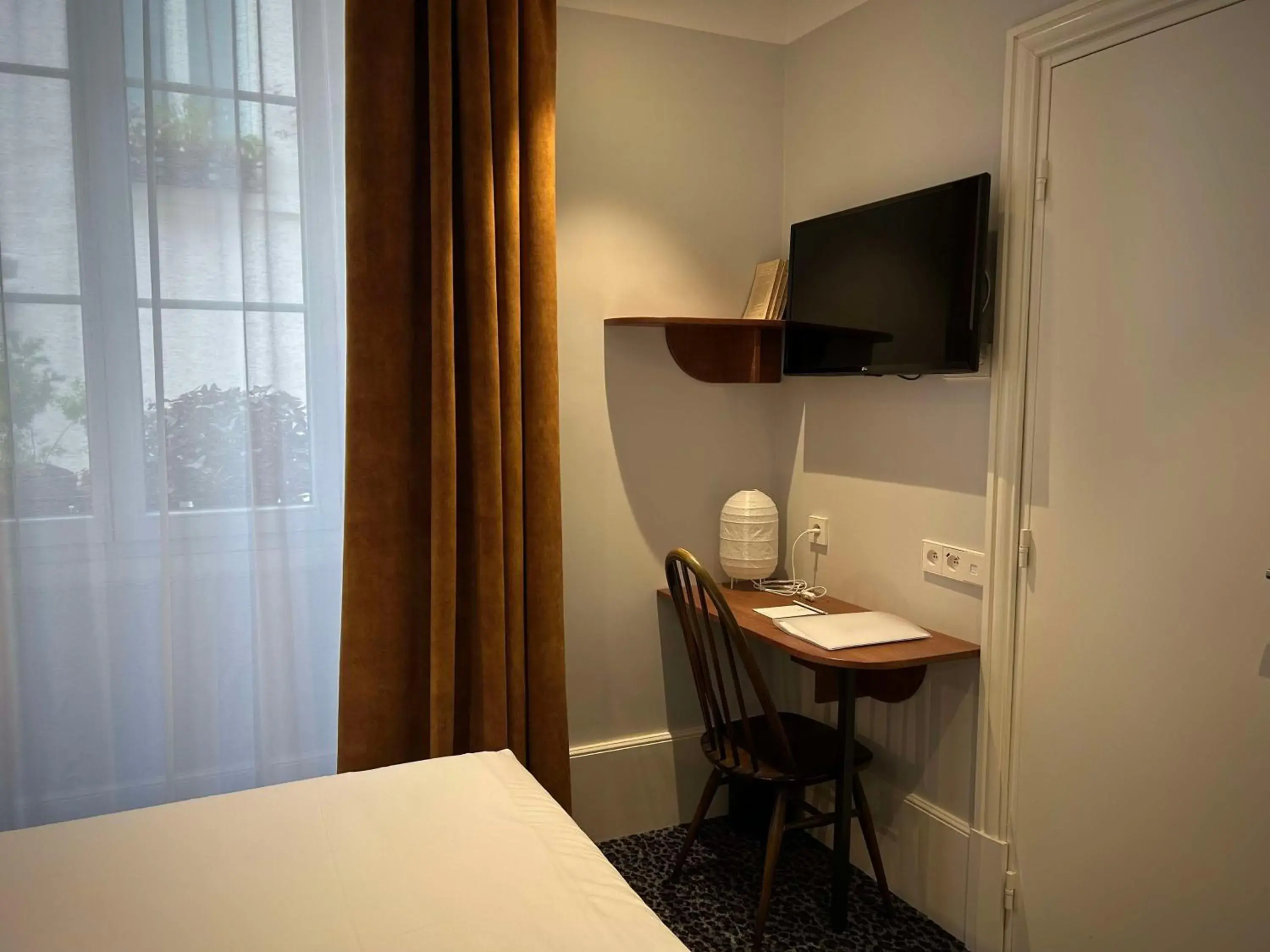 Bedroom, Bed in Hotel De Verdun 1882, BW Signature Collection Bedroom, Bed in Hotel De Verdun 1882, BW Signature Collection