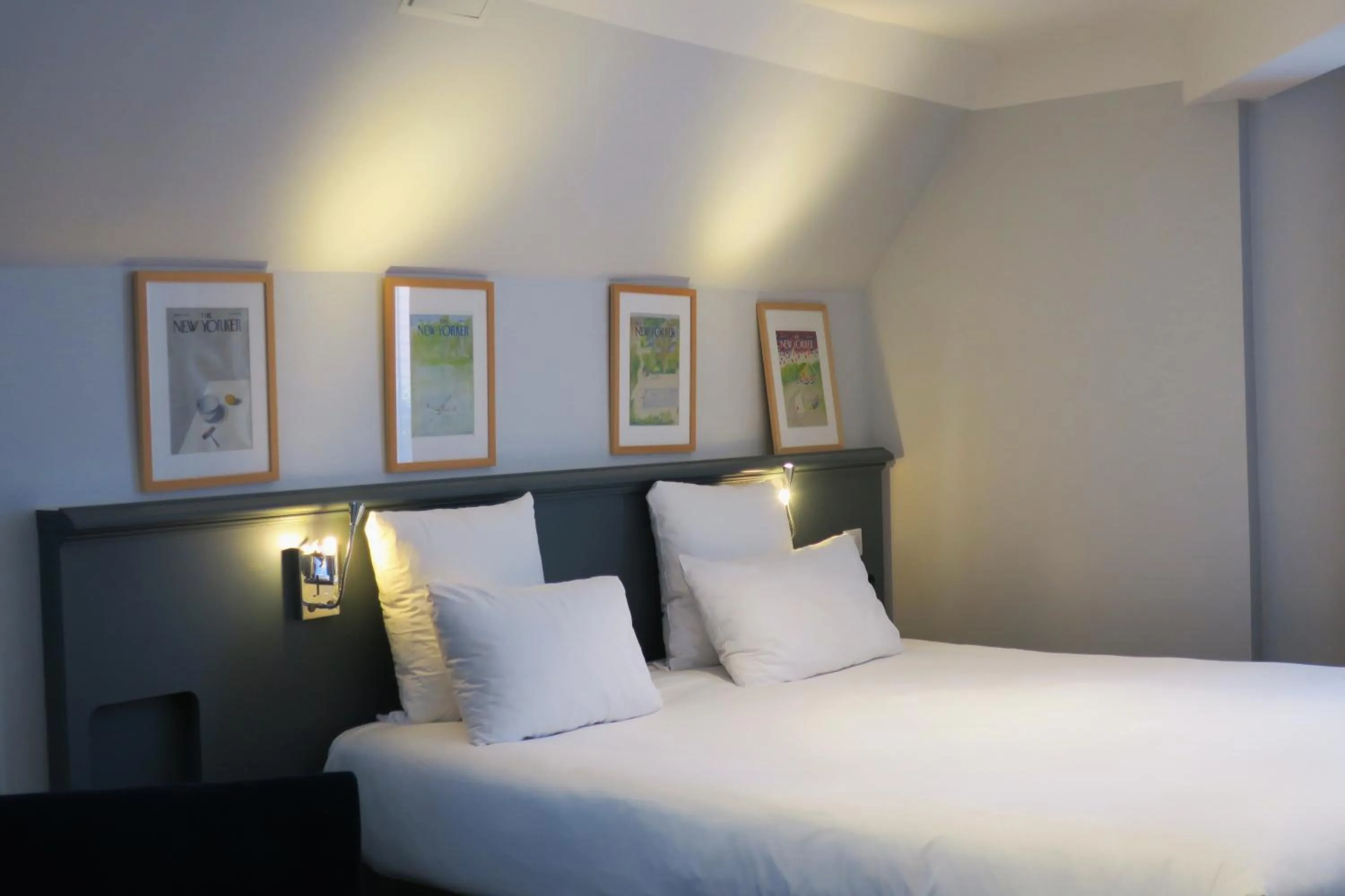 Bedroom, Bed in Hotel De Verdun 1882, BW Signature Collection