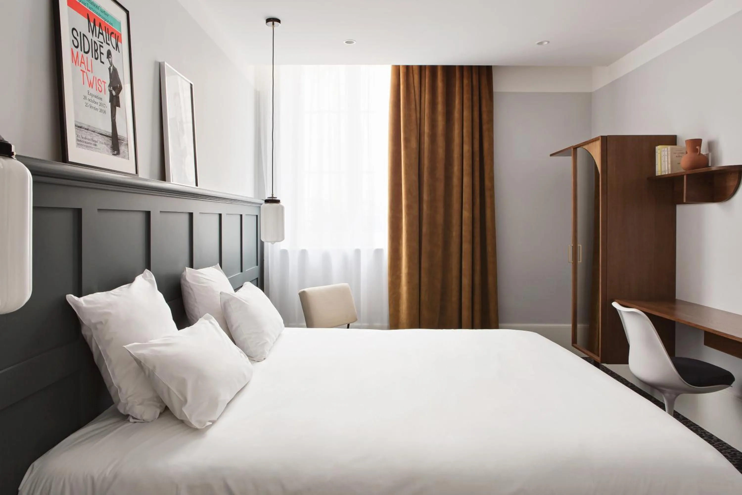 Bed in Hotel De Verdun 1882, BW Signature Collection