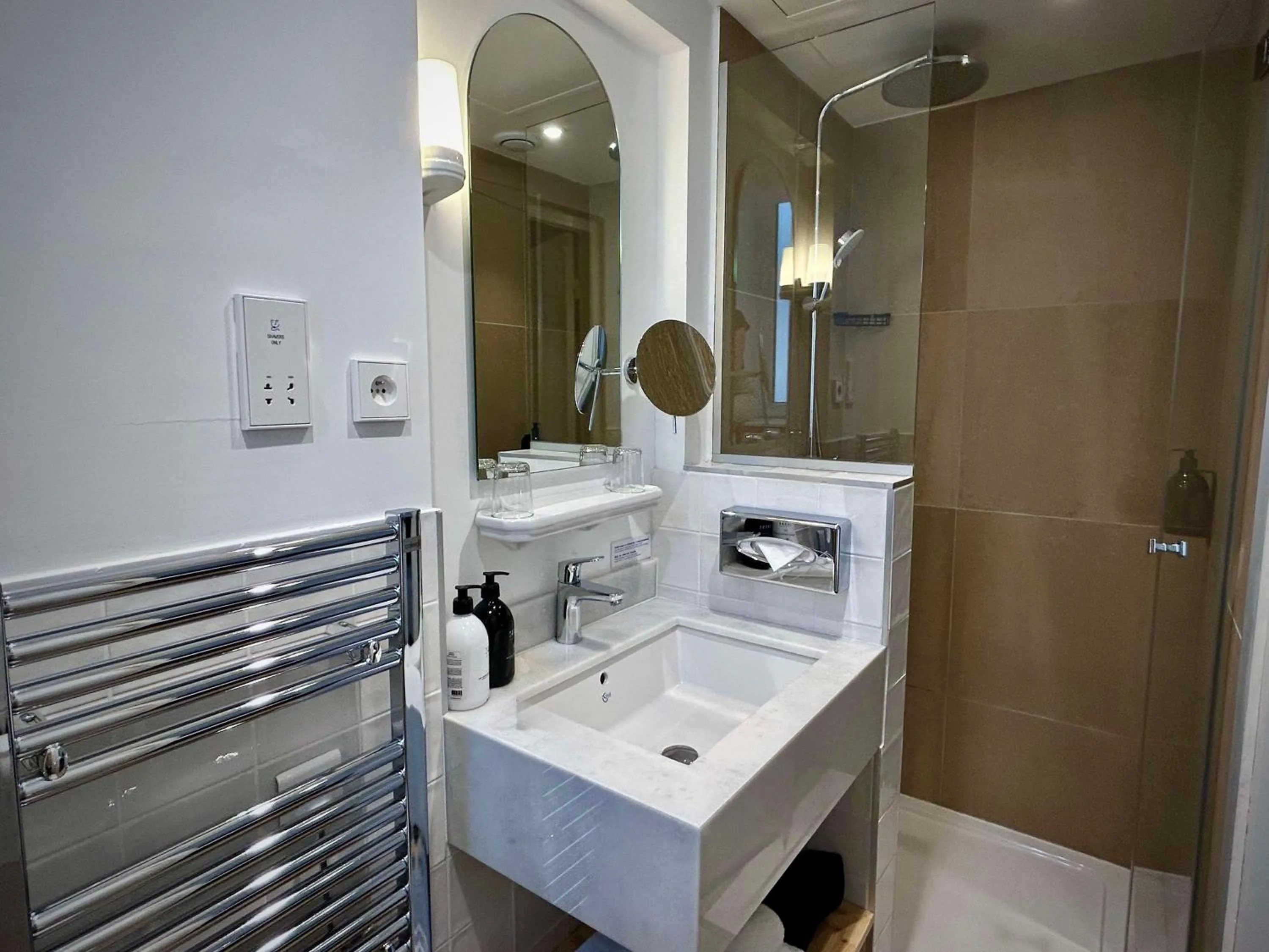 Bathroom in Hotel De Verdun 1882, BW Signature Collection